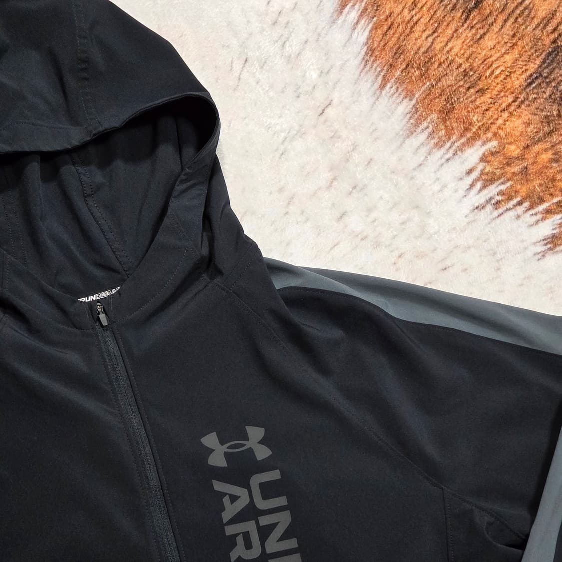 언더아머 블랙 바람막이 자켓 상품이미지2