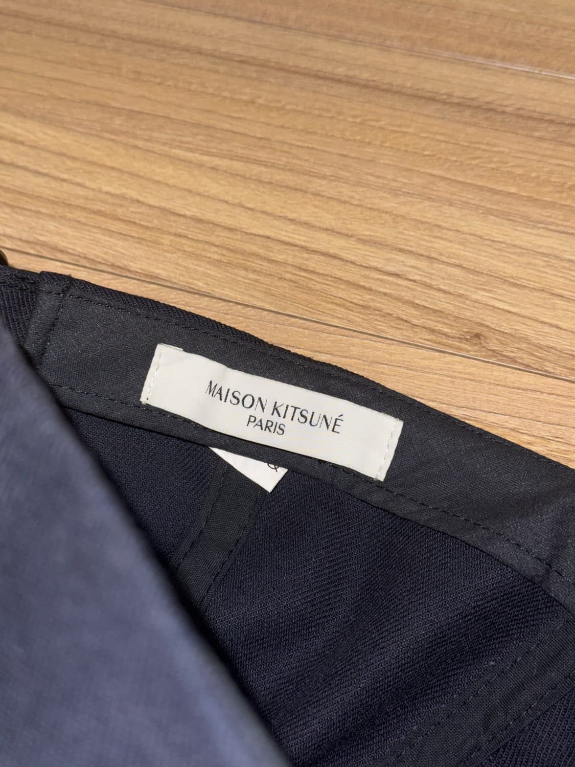 메종 키츠네 Maison Kitsuné 라지 폭스 헤드 볼캡 네이비 OS 상품이미지3