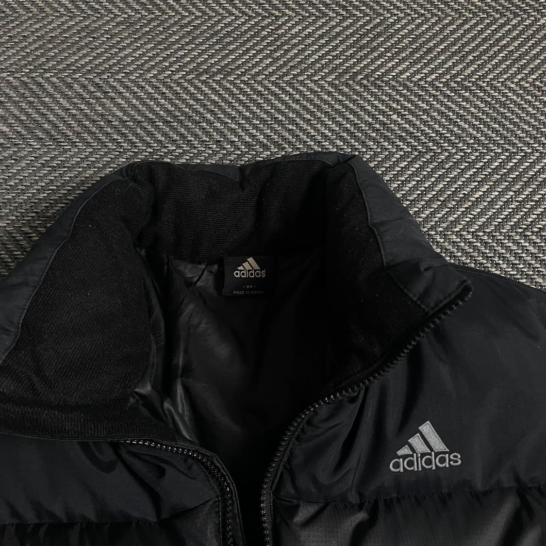 아디다스 자수로고 덕 다운 푸퍼 패딩 블랙o 4841 상품이미지4