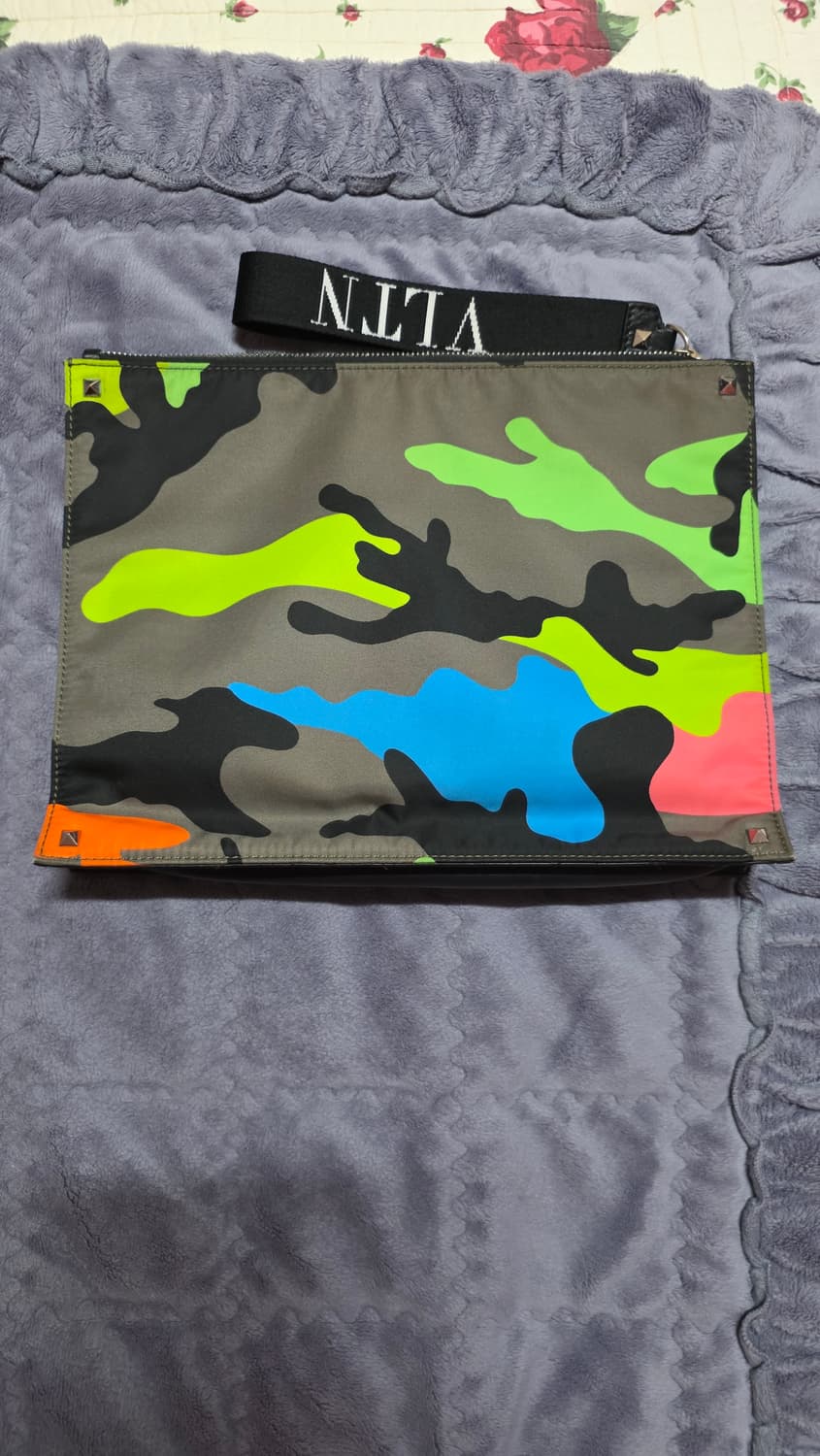 (정품) 발렌티노 카모플라쥬 클러치/남녀공용/개인/팝니다. 상품이미지2