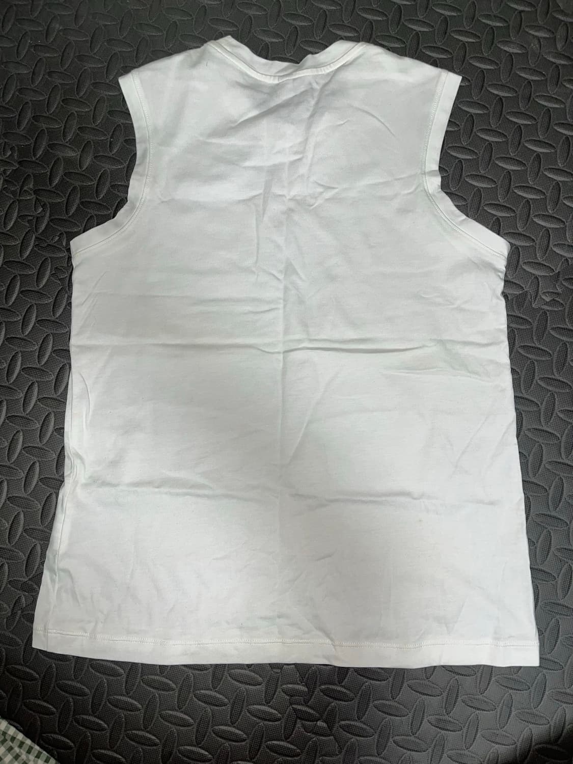 새상품) 유니클로 화이트 나시 M 상품이미지2