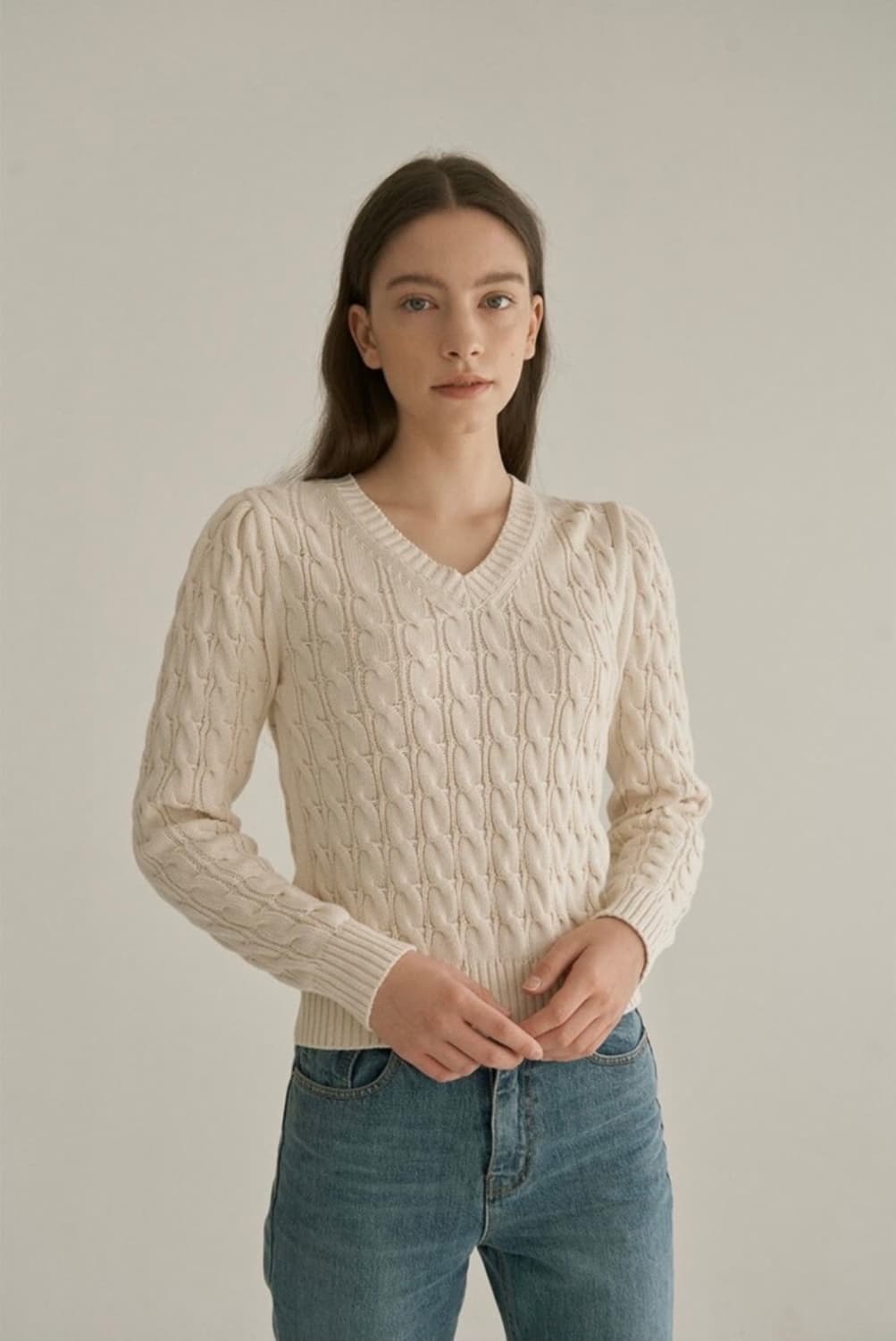 패브릭컬러지 롱 슬리브 케이블 니트 아이보리 상품이미지2
