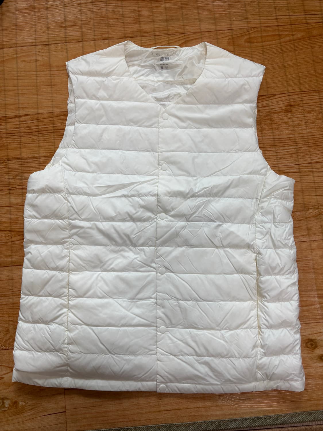 유니클로 경량패딩 베스트 팝니다. 상품이미지1
