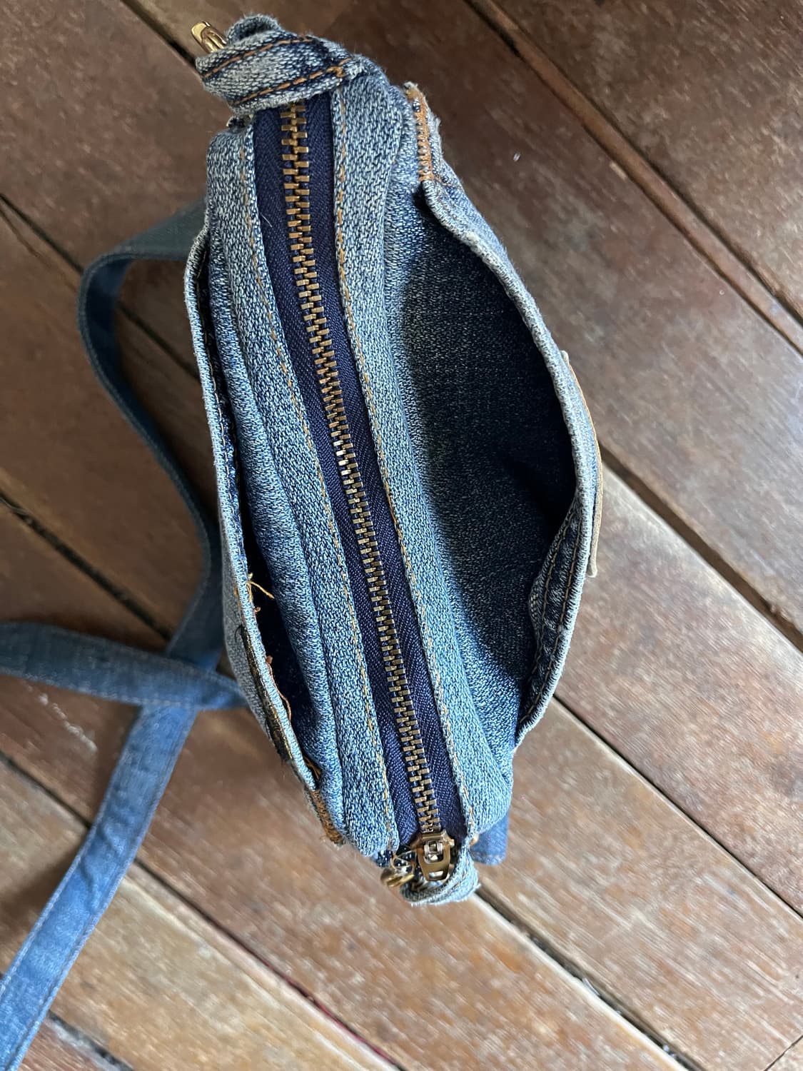 렝글러 크로스백 업사이클링 상품이미지4