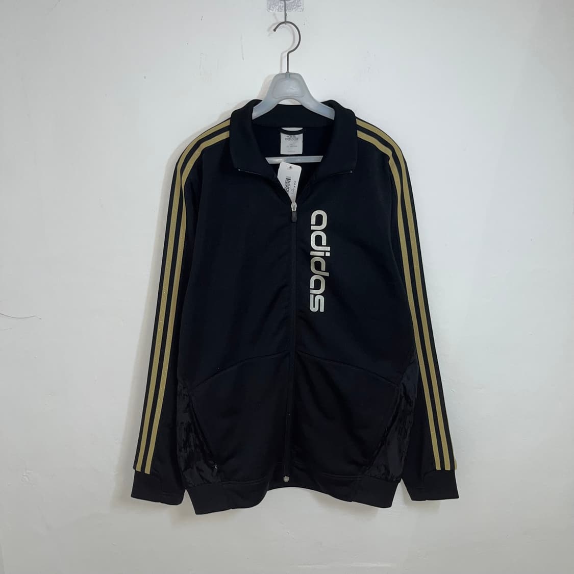Adidas overseas black/gold track jacket 상품이미지4