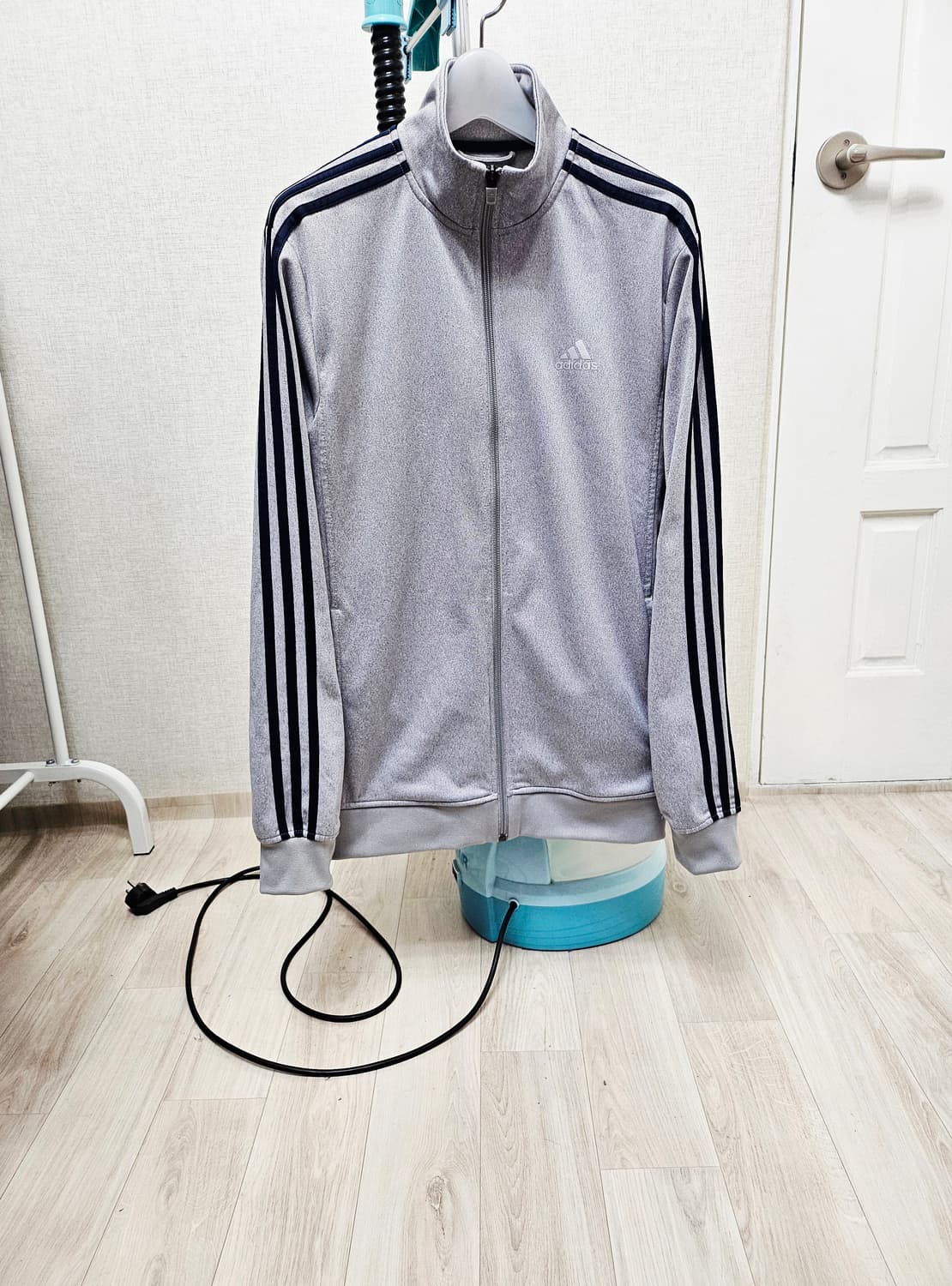 (95)M ☆초대장급☆ 아디다스 에센셜 [회색네이비] 트랙탑져지 상품이미지1