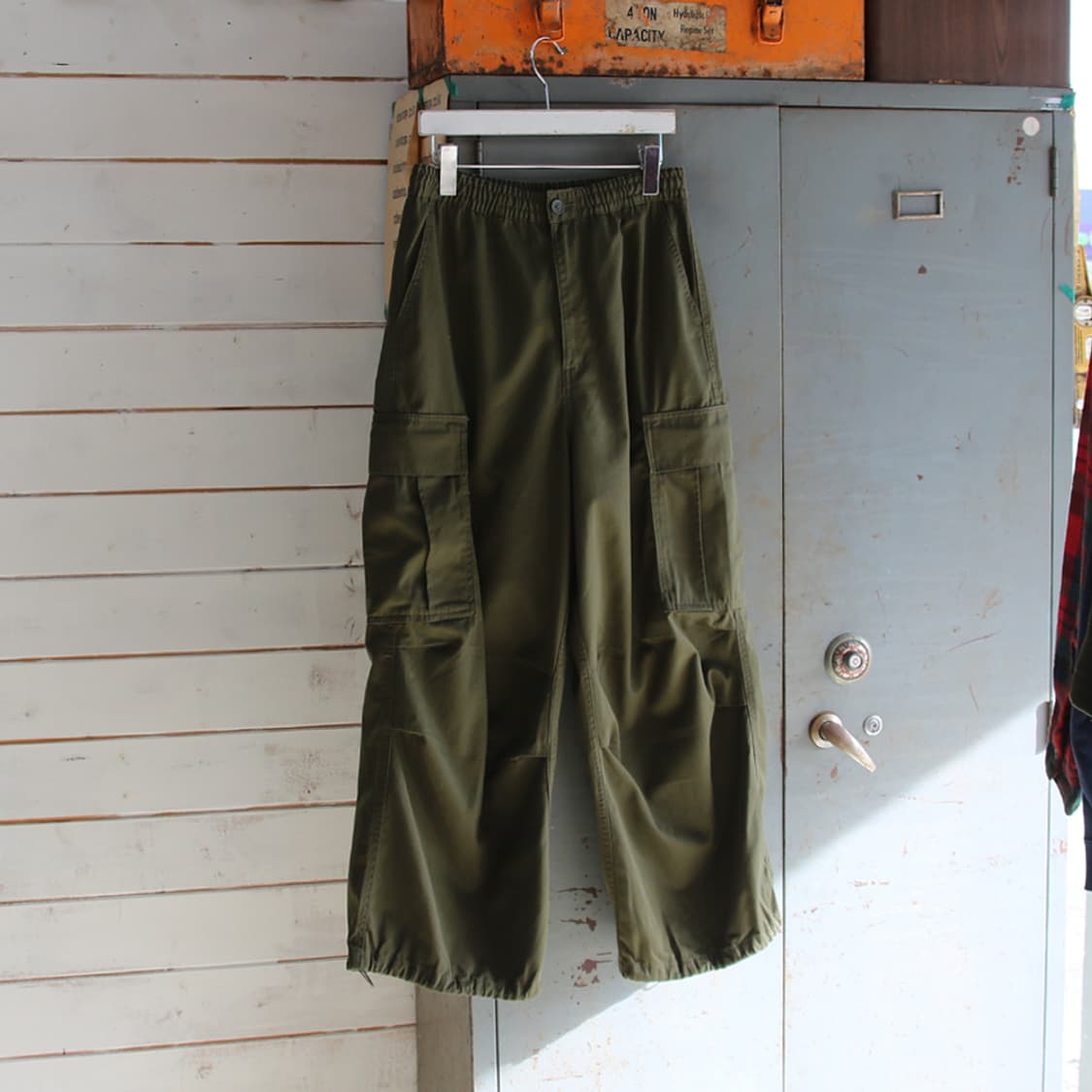 (착용컷) GU 와이드 밴딩 카고 팬츠 (남성용) 상품이미지1