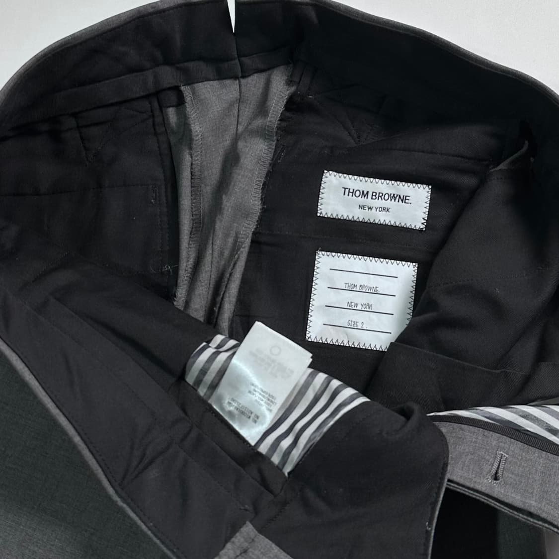  톰브라운 사선 그레이 슬랙스   상품이미지9