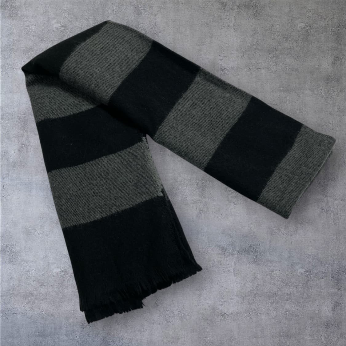 지오다노 Giordano 블랙 그레이 스트라이프 머플러 상품이미지2