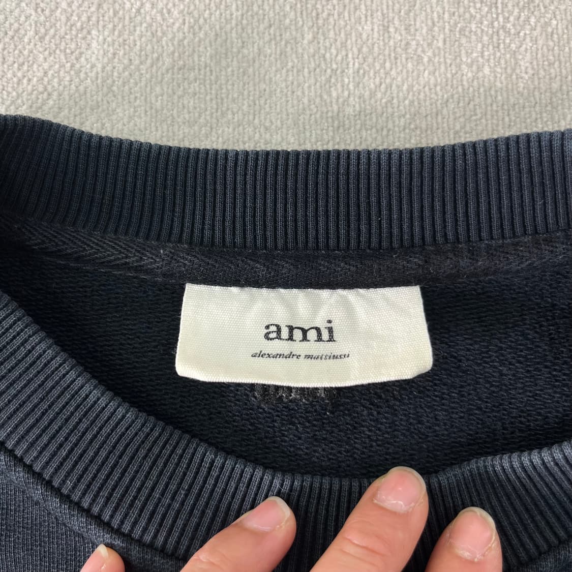 100 아미 22ss 스몰로고 맨투맨 상품이미지3