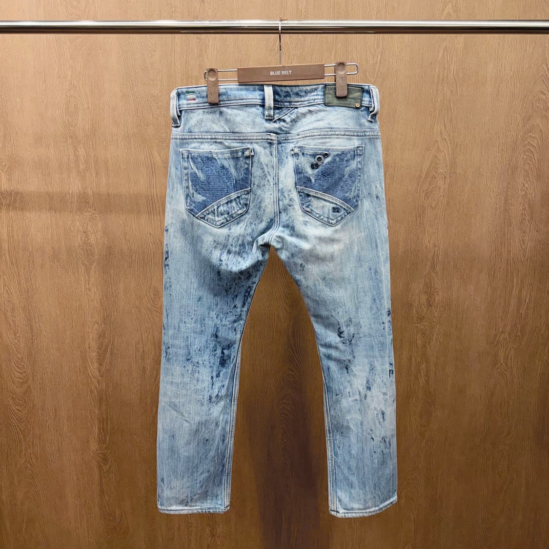 디젤 데님 팬츠 빈티지 워싱 페이딩 백 포켓 패치워크 아일렛 디테일 연청 상품이미지3