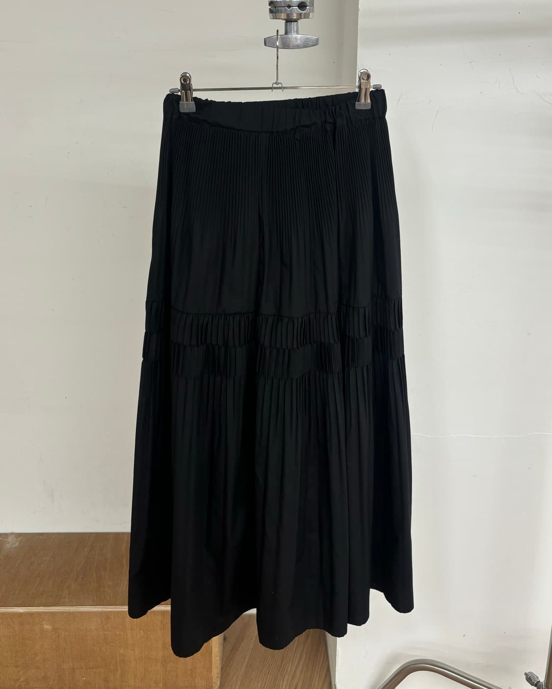 레나 에스파스 메르베이유 블랙 플리츠 롱 스커트 상품이미지4
