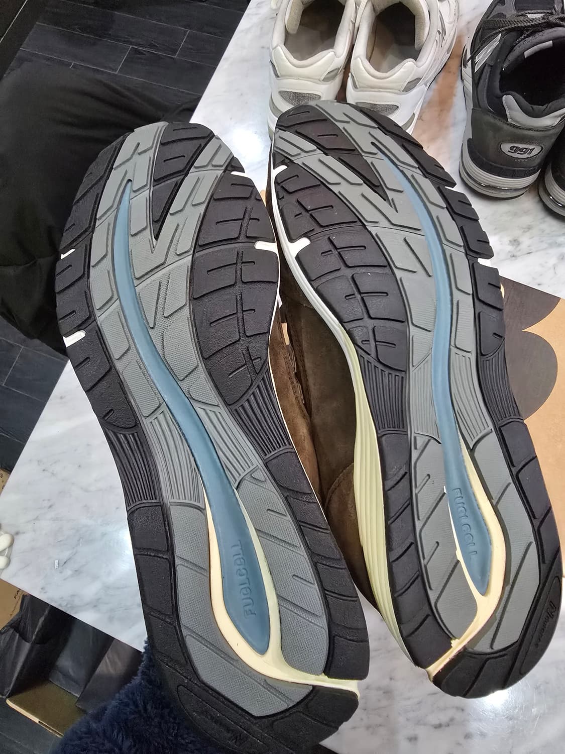 새상품 뉴발란스운동화 991v2  
브라운 그레이 280사이즈 상품이미지8