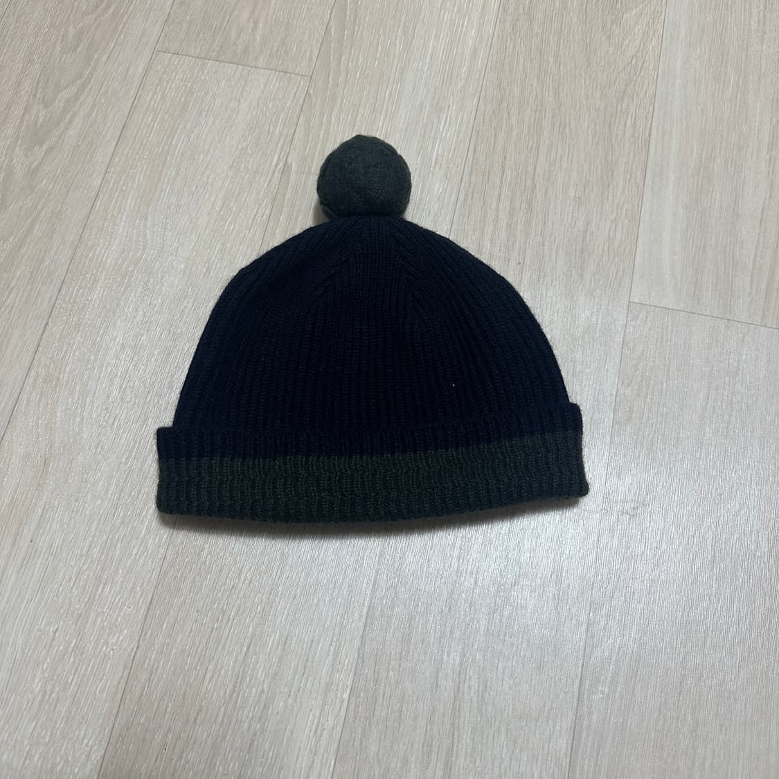 Free 이스트로그 폼폼 비니 램스울 네이비 올리브 상품이미지1