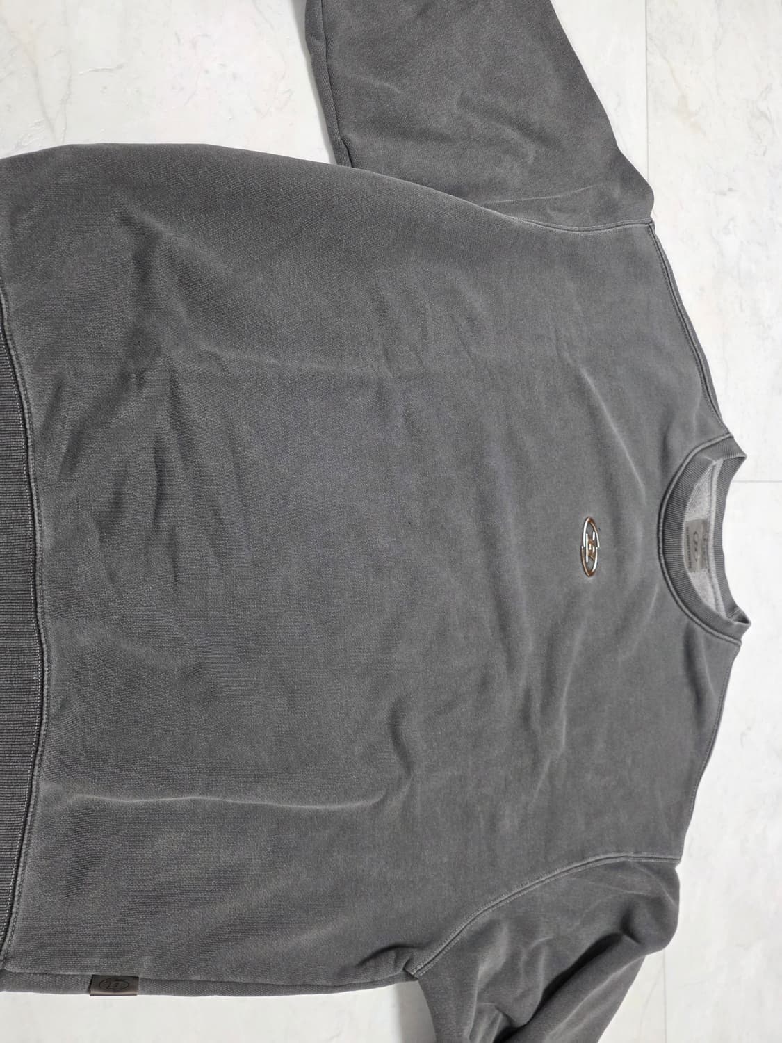 본투윈 피그먼트 맨투맨 팝니다 상품이미지1