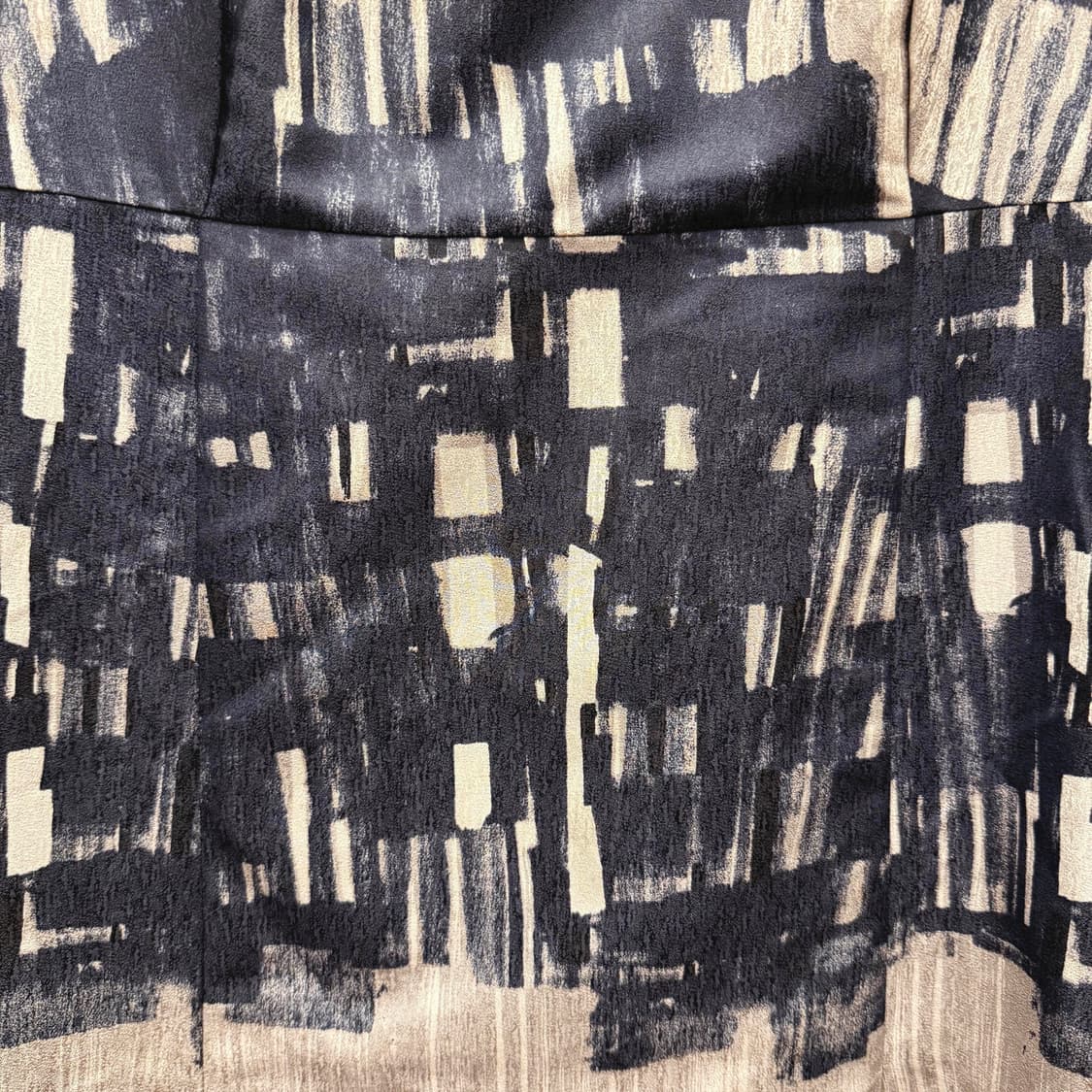 막스마라 위켄드 슬리브리스 원피스 모노톤 추상 패턴 디테일 블랙 상품이미지6