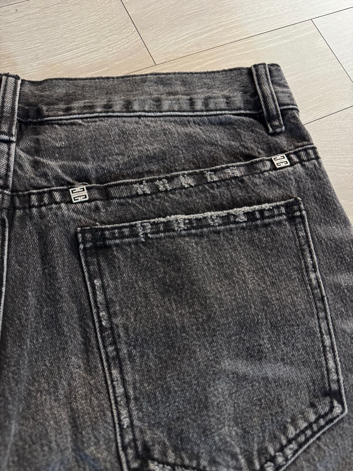 지방시 Givenchy 블랙 워싱 데님 팬츠  상품이미지3