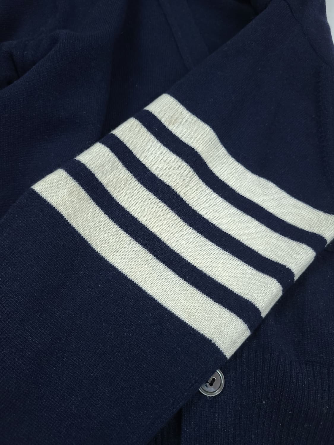 톰브라운 4바 캐시미어 가디건 상품이미지3