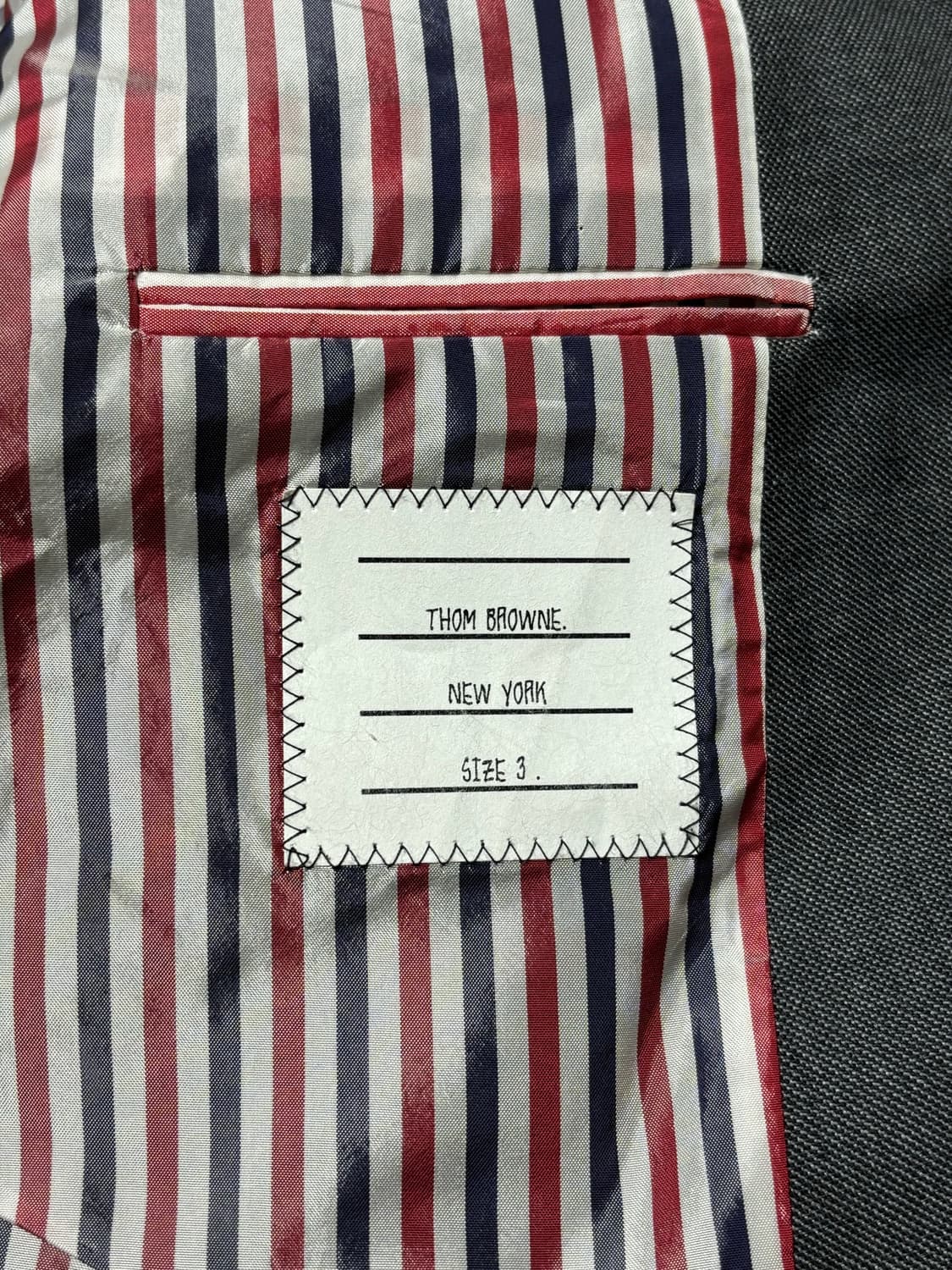 톰브라운 사선완장 블레이저 그레이 [3] 상품이미지5