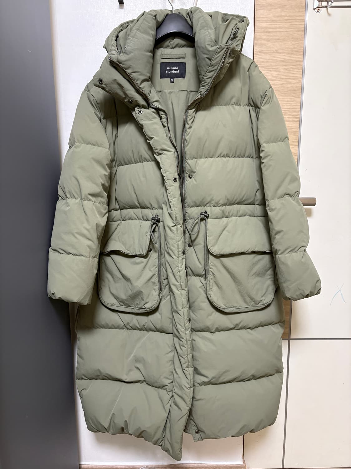 [새상품](덕다운)무신사 스탠다드 우먼즈 롱 다운 파카 카키 XS 상품이미지1