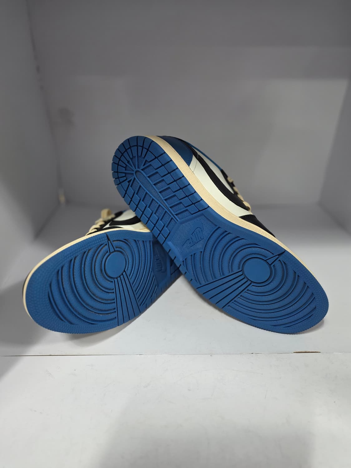  조던 1 로우 x 트래비스 스캇 x 프라그먼트 상품이미지5