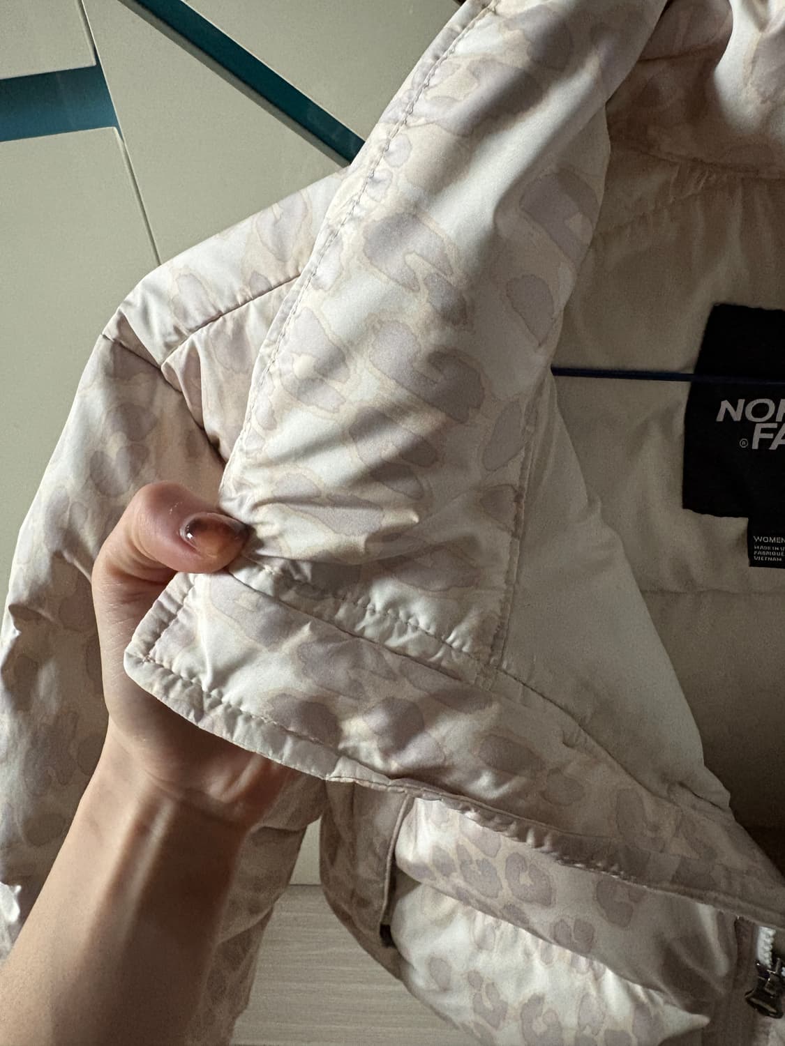 노스페이스 프린트눕시 숏 자켓 실버그레이 레오파드 S 상품이미지5