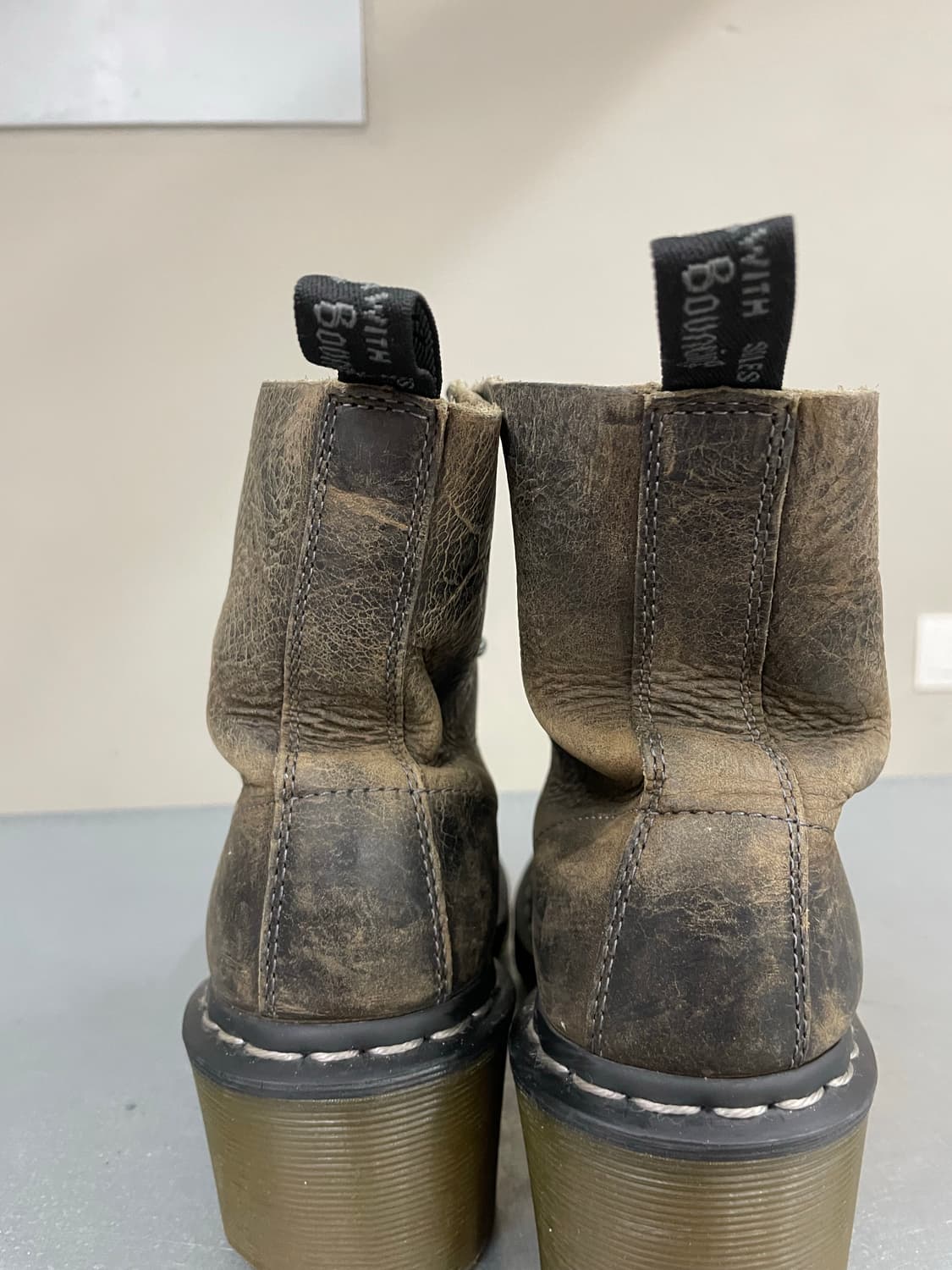 닥터마틴 다크브라운 8홀 워커 us5 상품이미지8