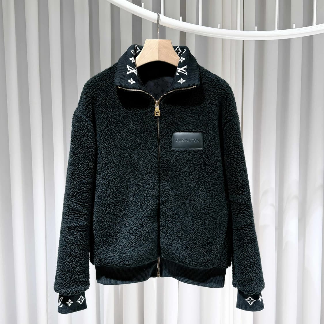 S / 루이비통 모노그램 레더패치 신상 그린 후리스 /26년 구매 상품이미지1