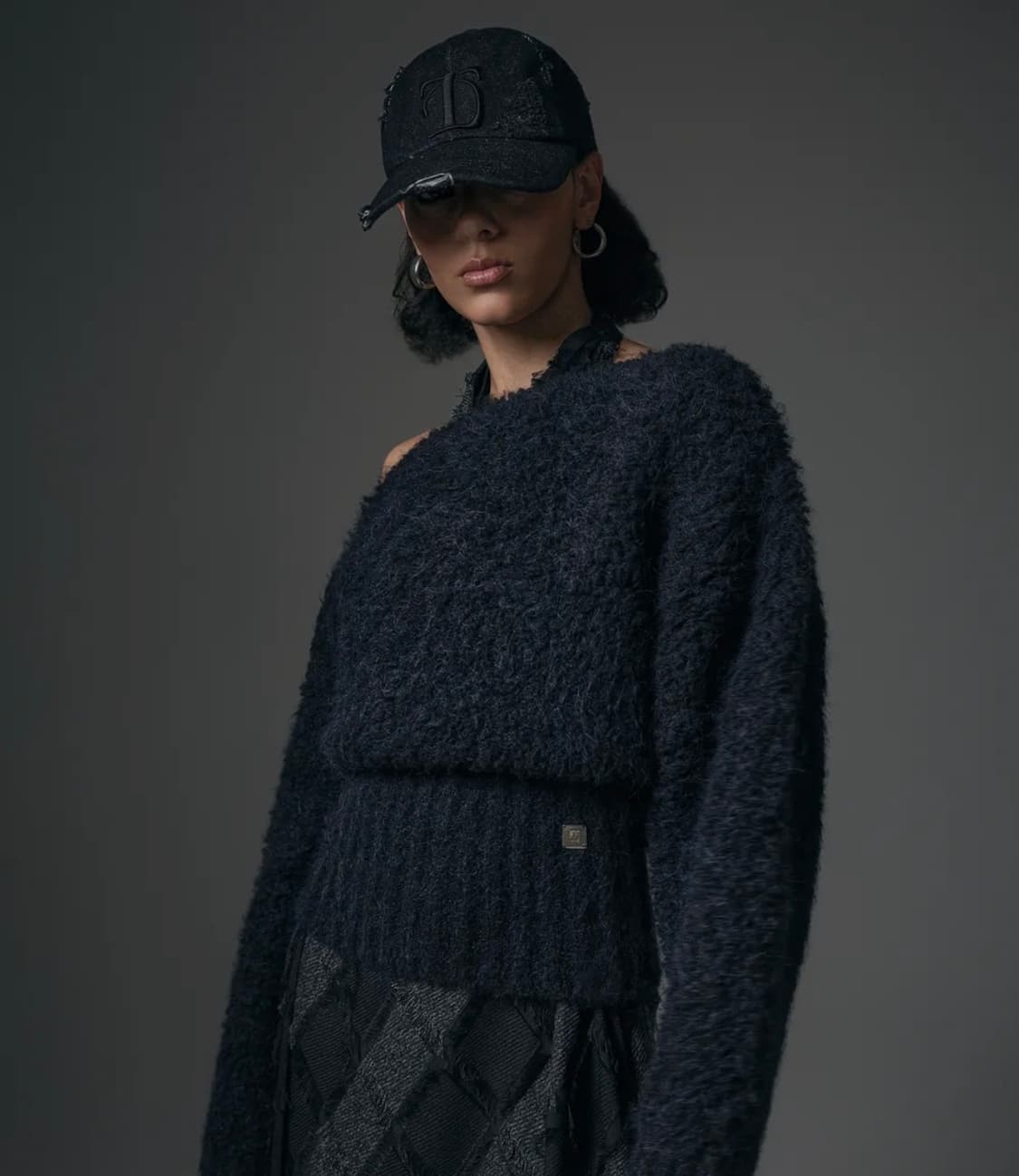 트리밍버드 Alpaca Boucle Open Shoulder Knit 상품이미지1