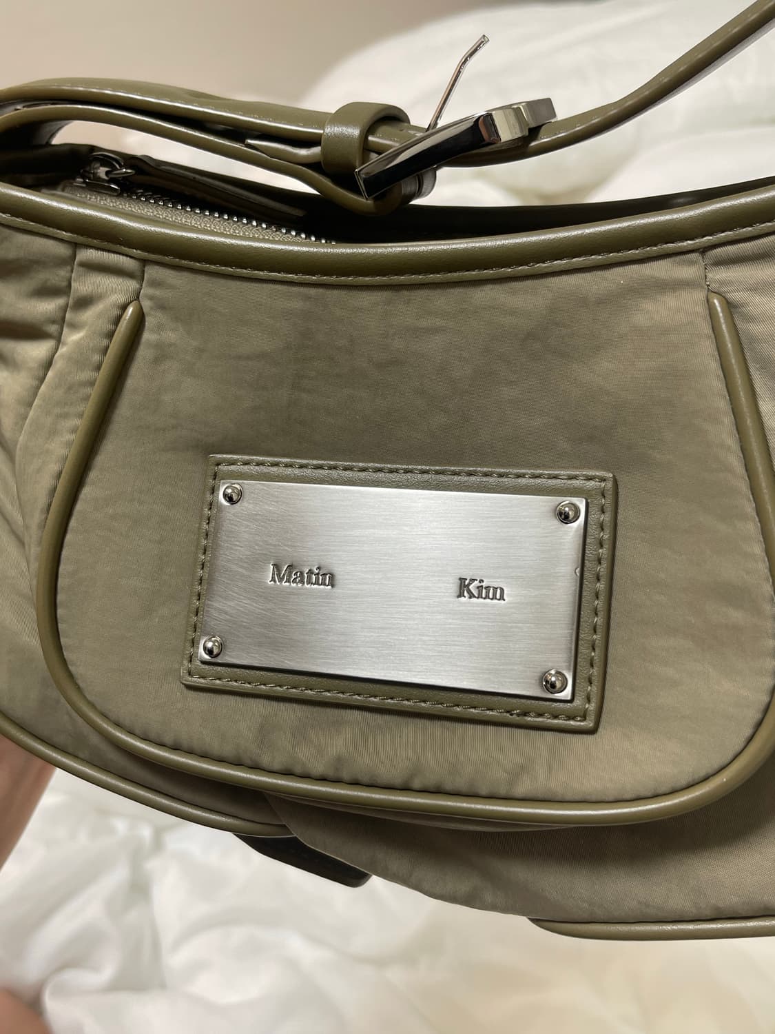 마뗑킴 마들렌 라운드 백 카키 상품이미지5