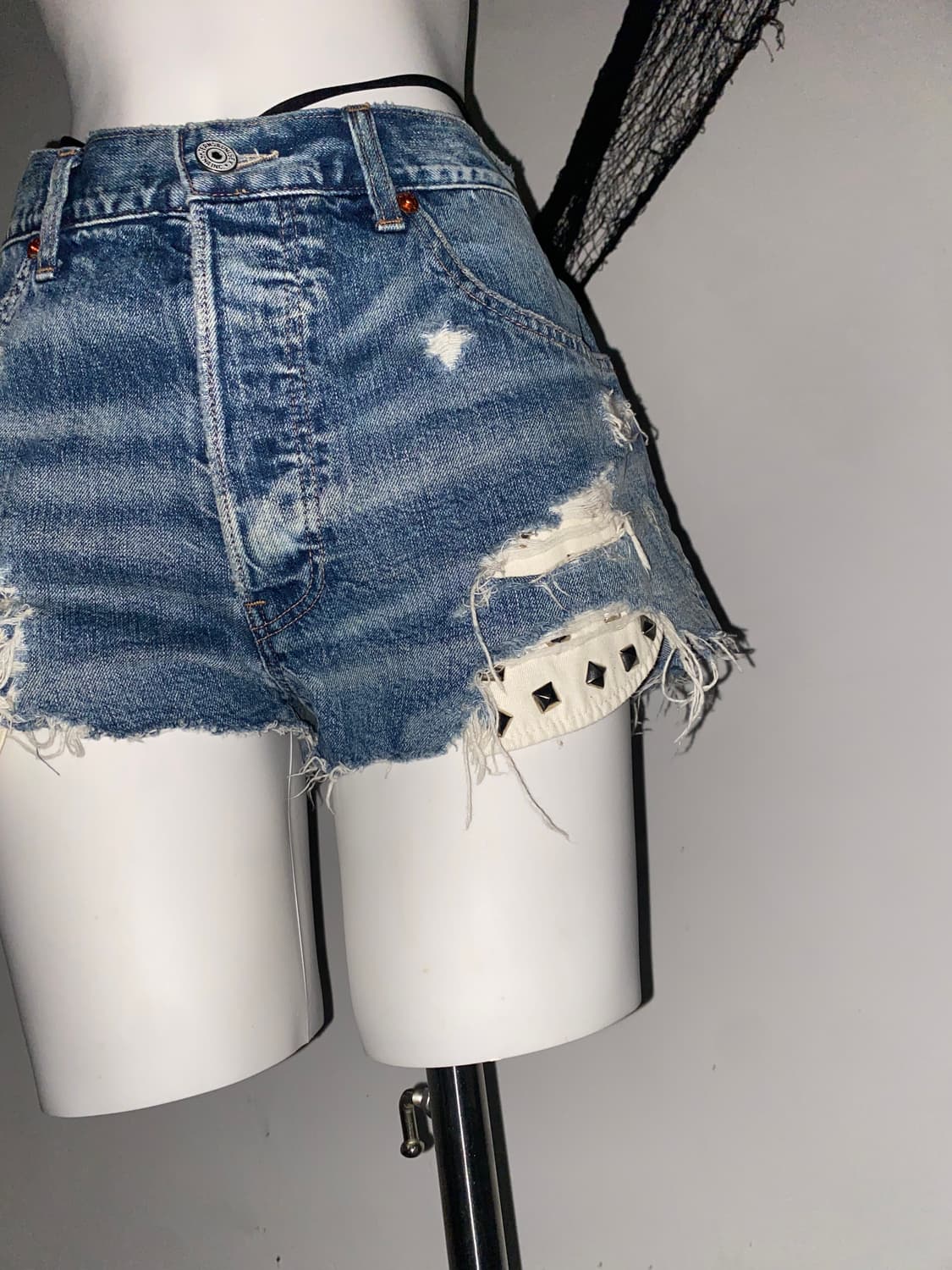 ꒰ঌ RNA 스터드 데미지 데님 숏츠 ໒꒱ 상품이미지3