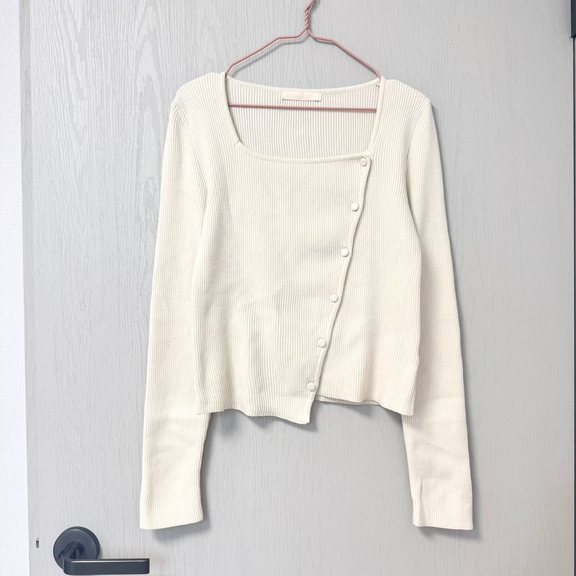 아무르무아르 오블리크 버튼 가디건 상품이미지2