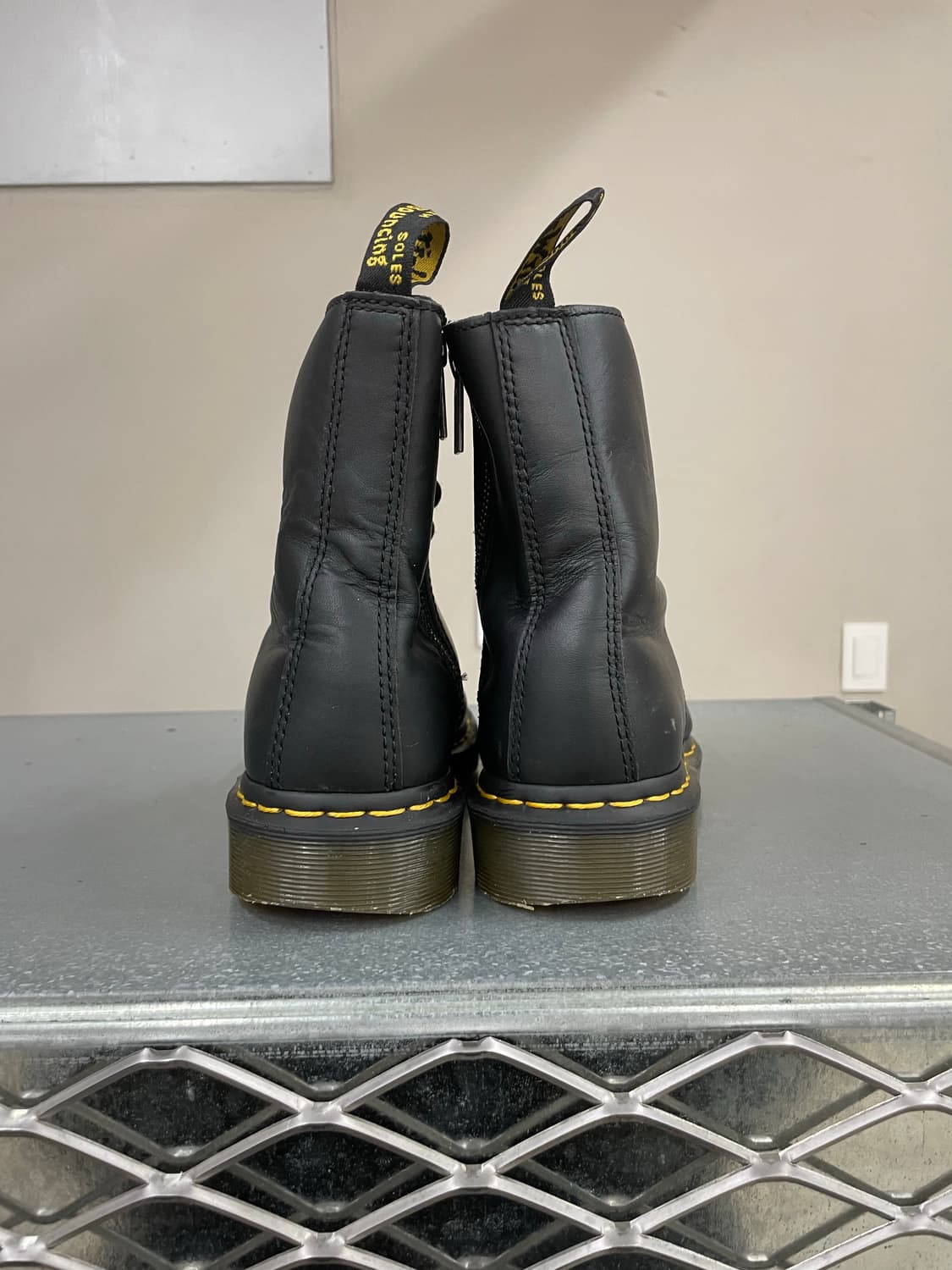 닥터마틴 8홀 레이스업 부츠 UK7 상품이미지3