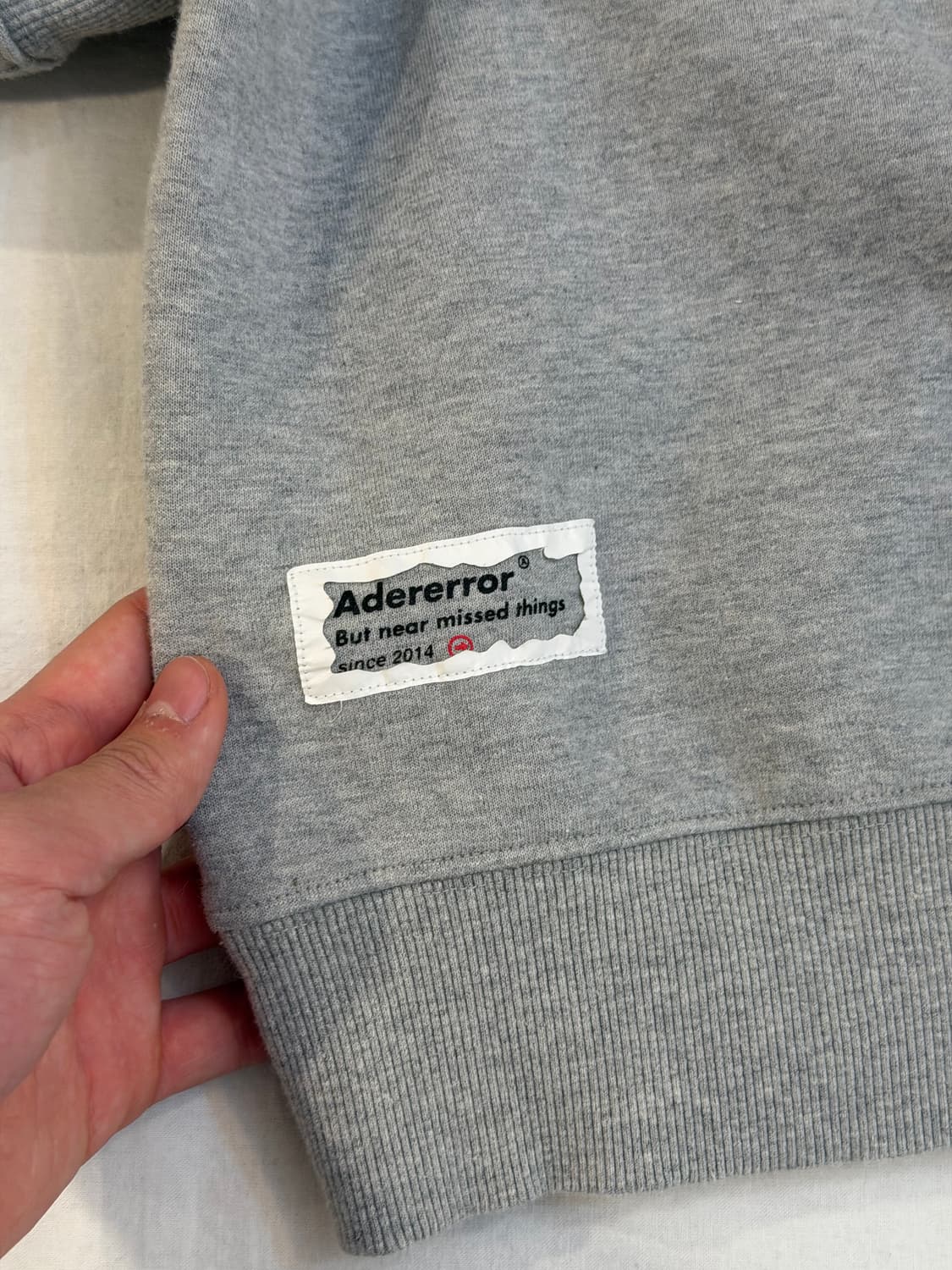 아더에러 19ss 비대칭 썬더 후드티 그레이 상품이미지5