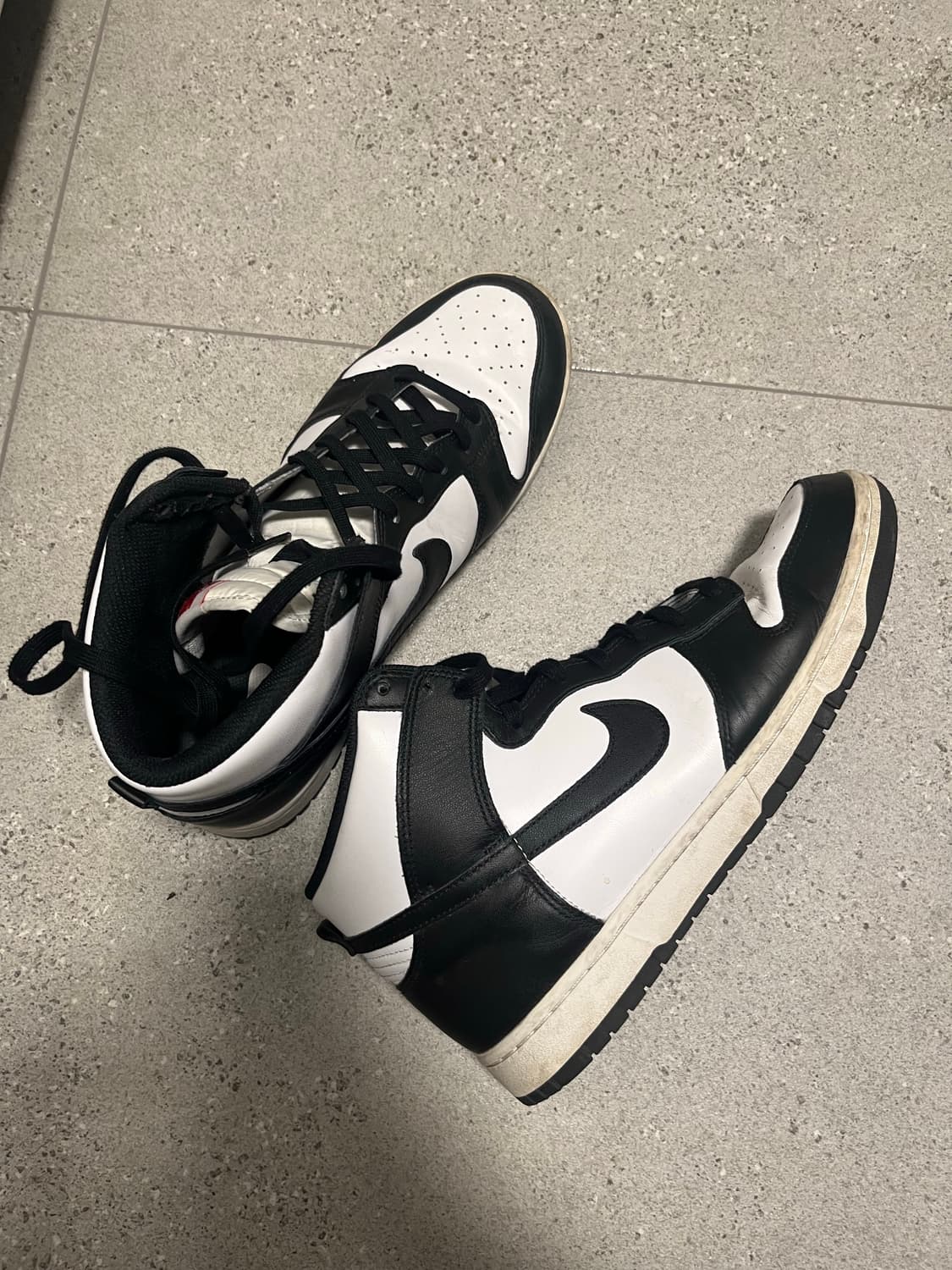 나이키 덩크 하이 레트로 블랙 앤 화이트 상품이미지5