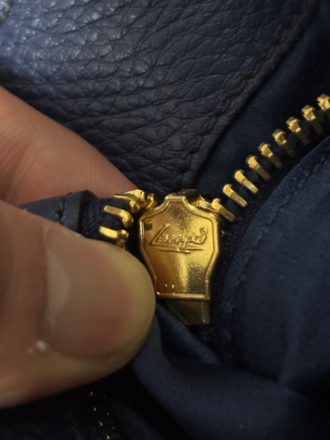 [정품] 미우미우 네이비 레더 토트백 겸 크로스백 상품이미지4