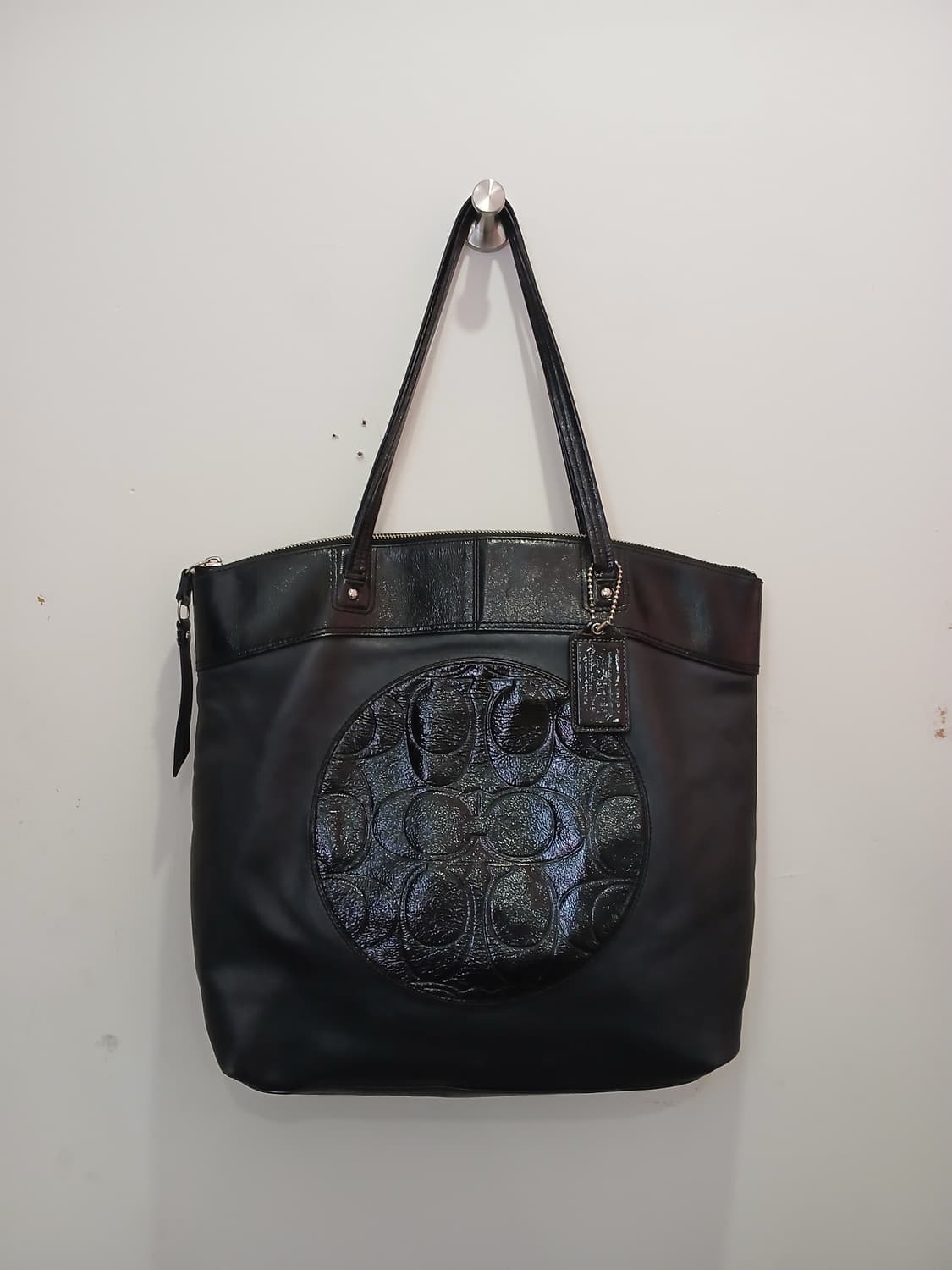 코치블랙로고 숄더백 토드백 상품이미지1