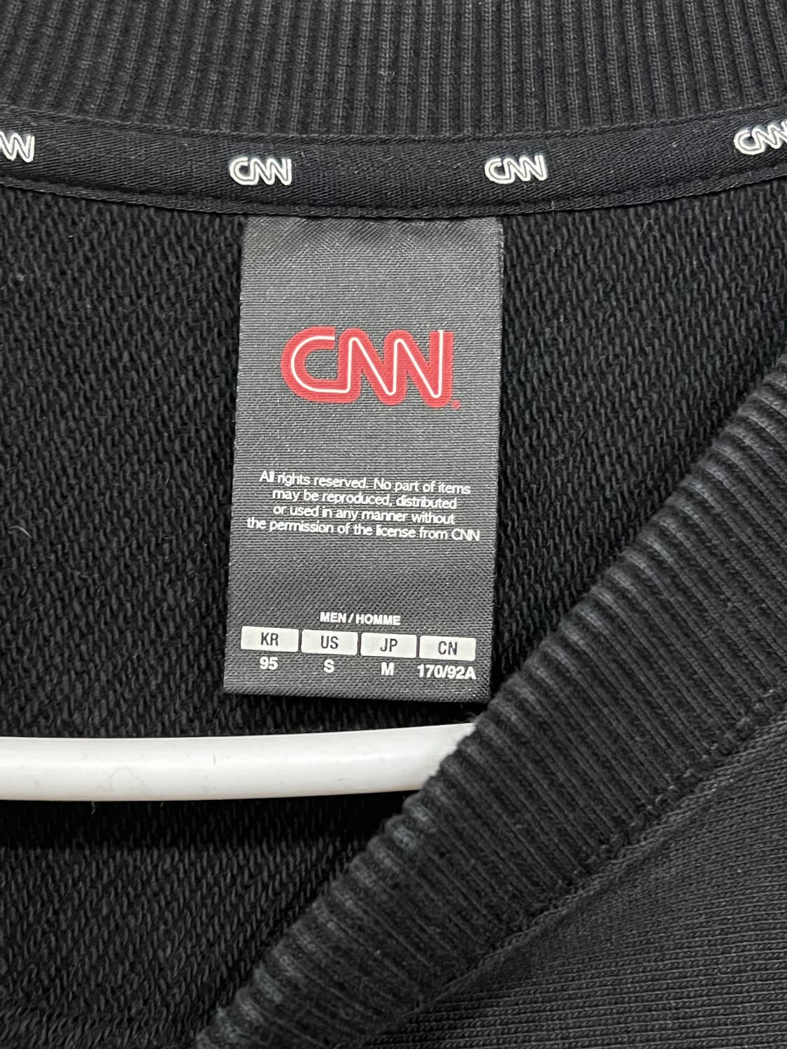 CNN 고데어 네트워크 자수 프린팅 맨투맨 95 블랙 상품이미지2