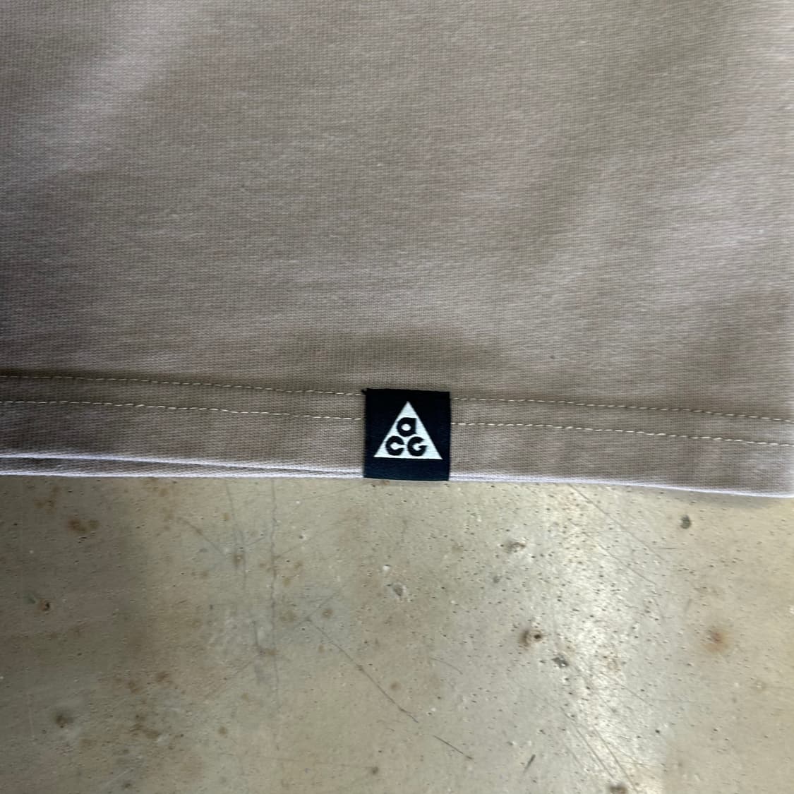 XL 나이키 acg 프린팅 베이지 반팔티 상품이미지5