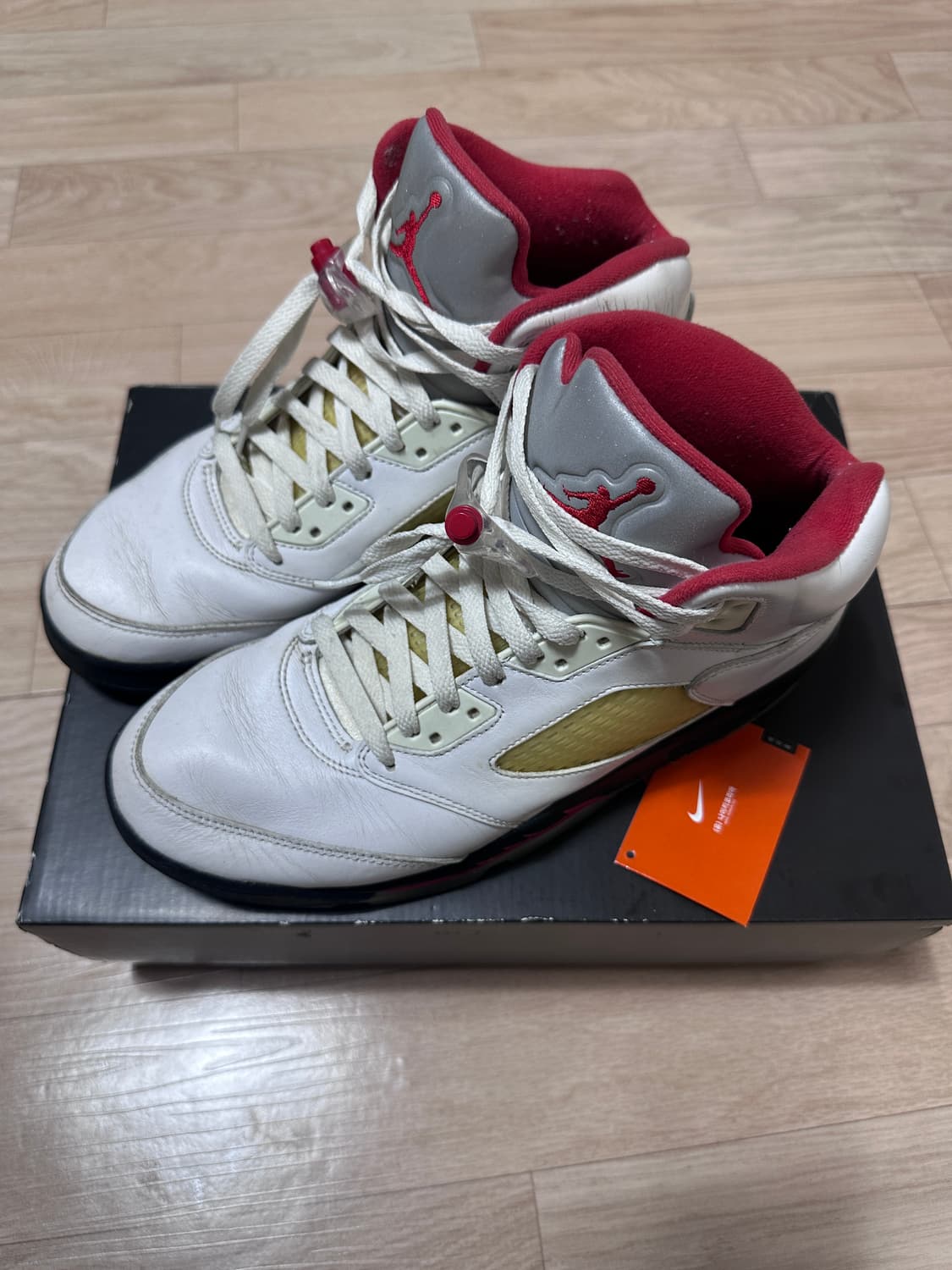 [285]조던5 레트로 파이어 레드 실버 텅 상품이미지2