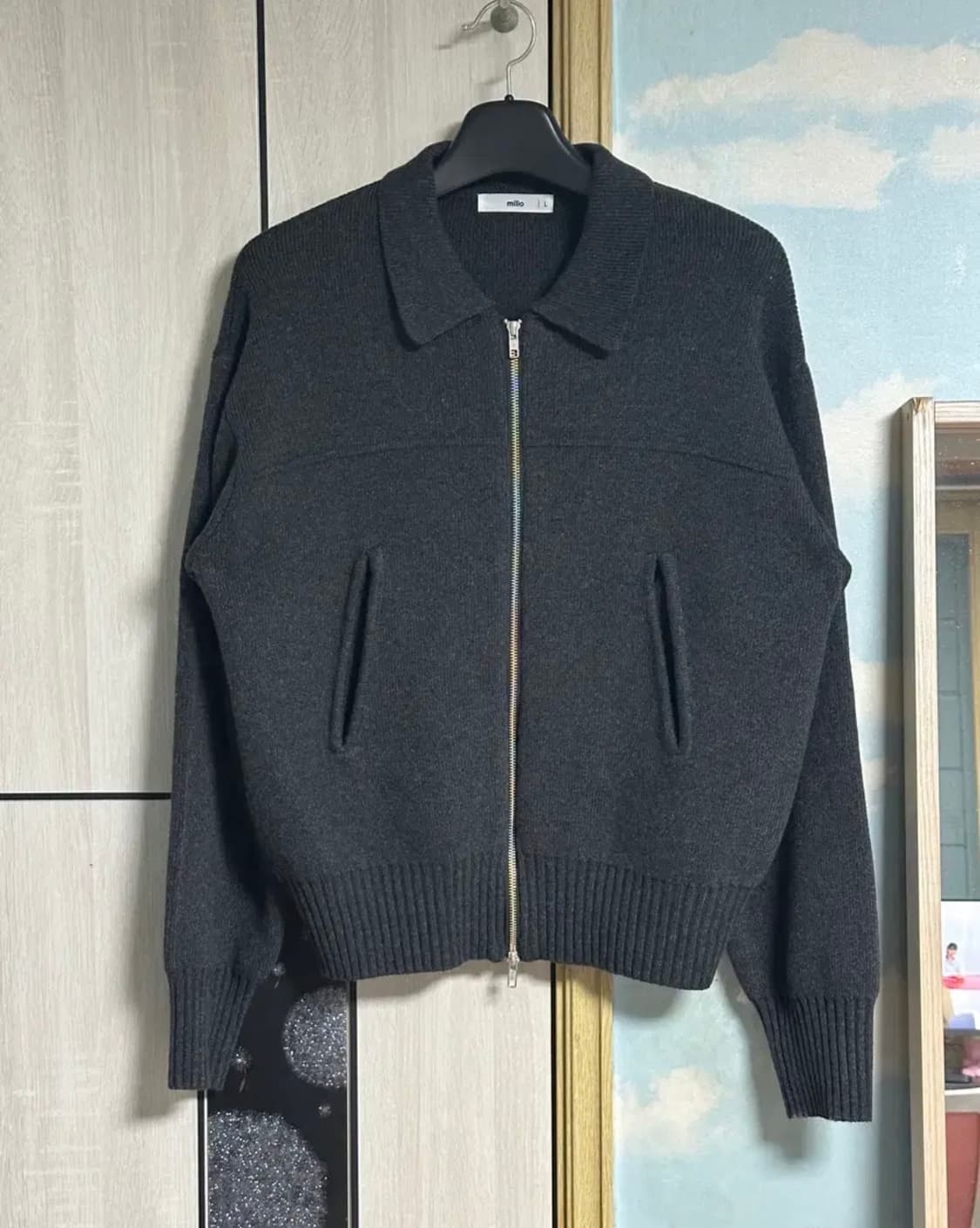 (L) 밀로아카이브 자카드 니트 블루종 [다크 그레이] 상품이미지2