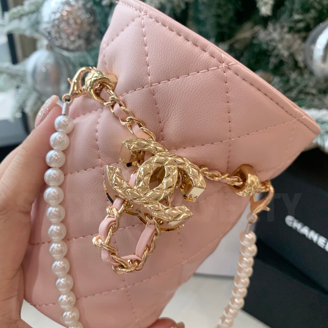 샤넬뷰티 미니 버킷백 진주체인  크로스백 핑크 드로스트링 백  상품이미지8