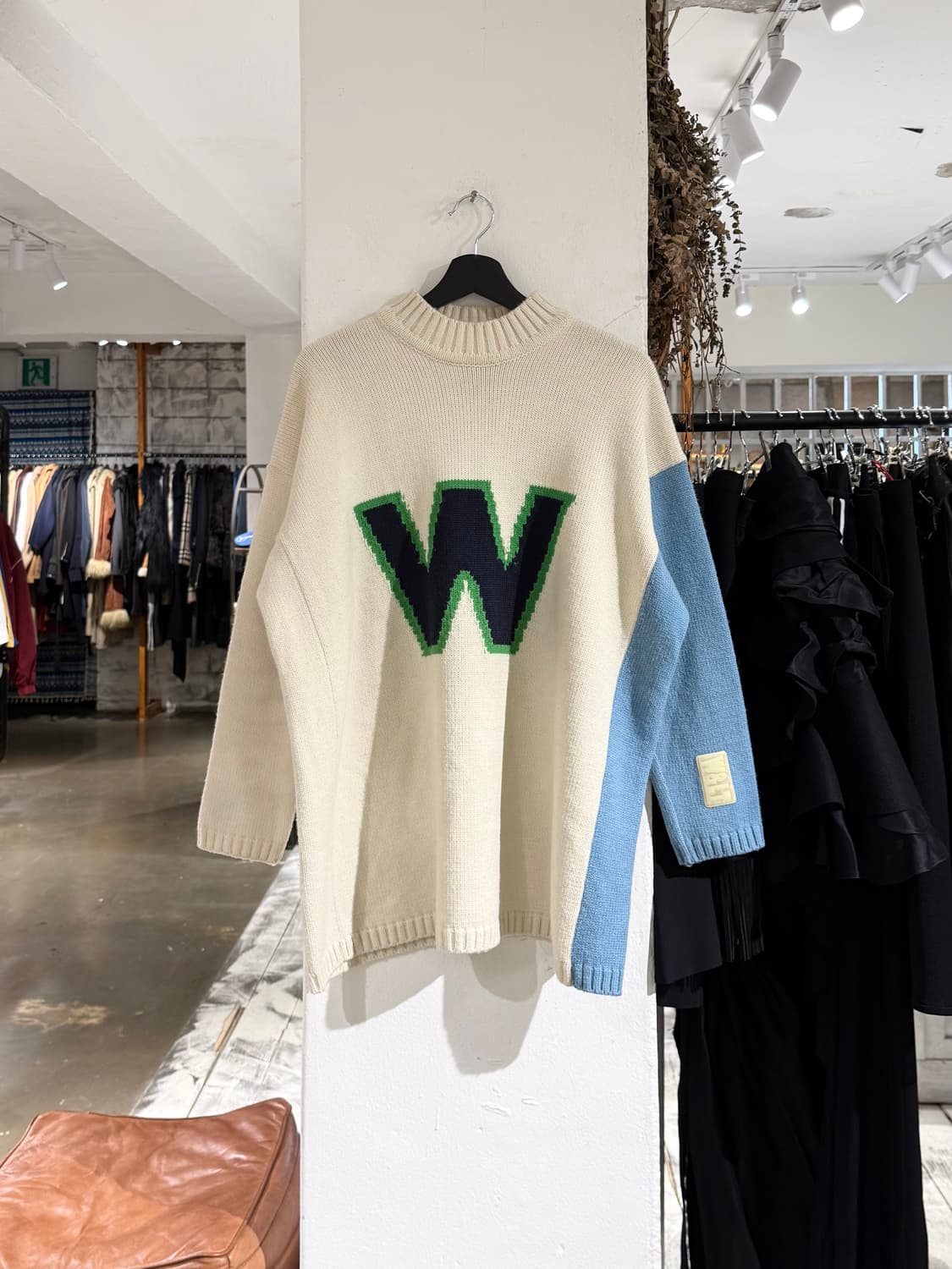 월터 반 베이렌동크 아이보리 배색 로고 니트 스웨터 상품이미지1