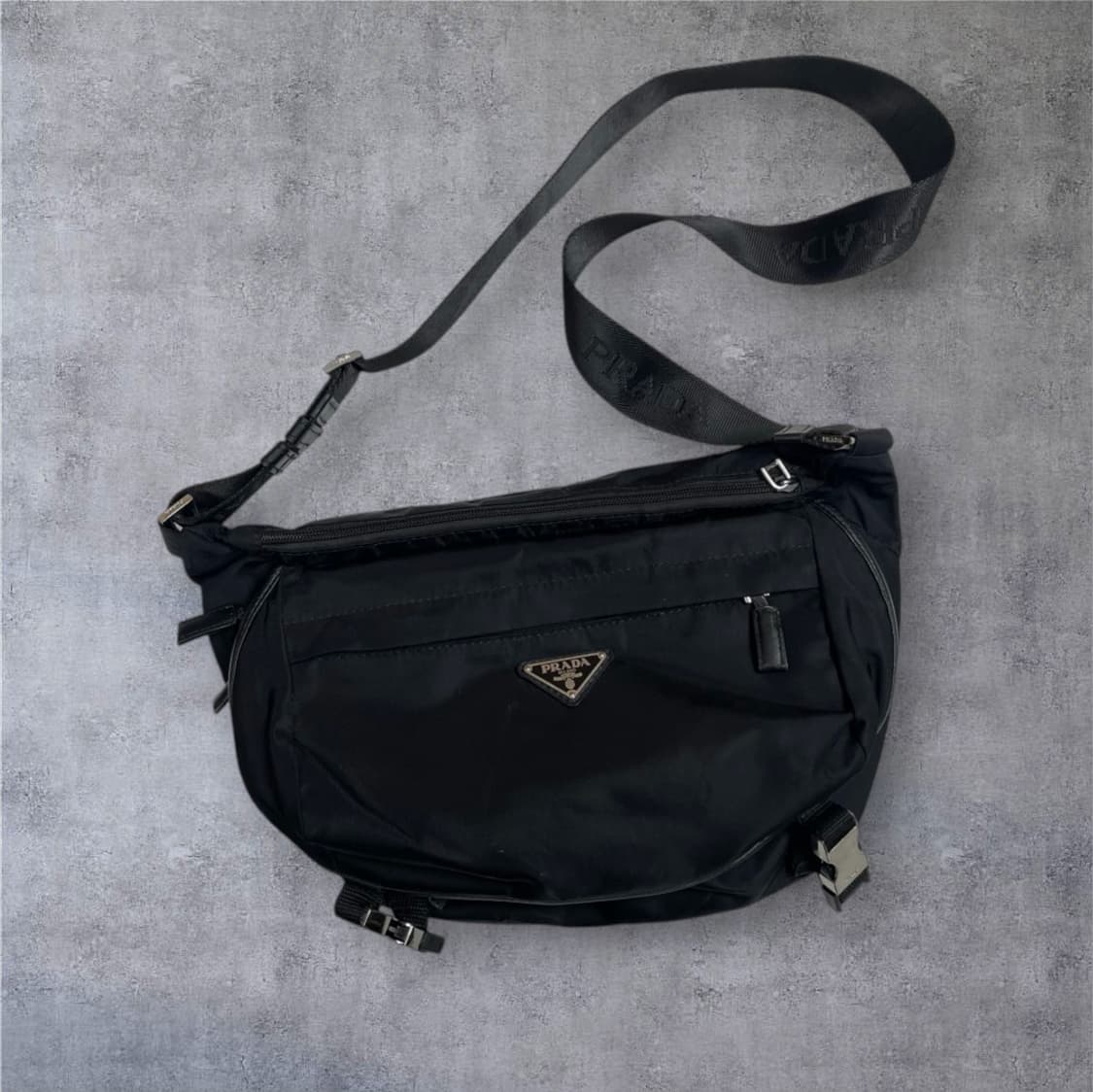 프라다 Prada 블랙 리나일론 바이커백  크로스백 스몰 상품이미지1