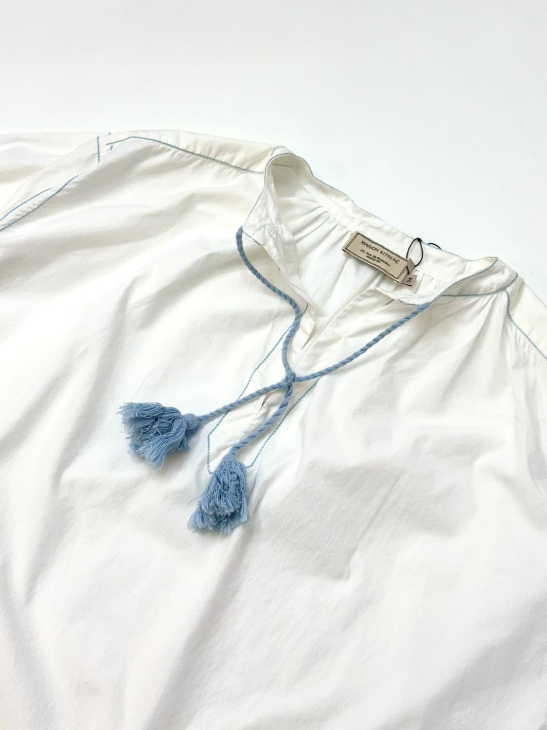 Maison kitsune 메종키츠네 화이트컬러 테슬디테일 블라우스 상품이미지2