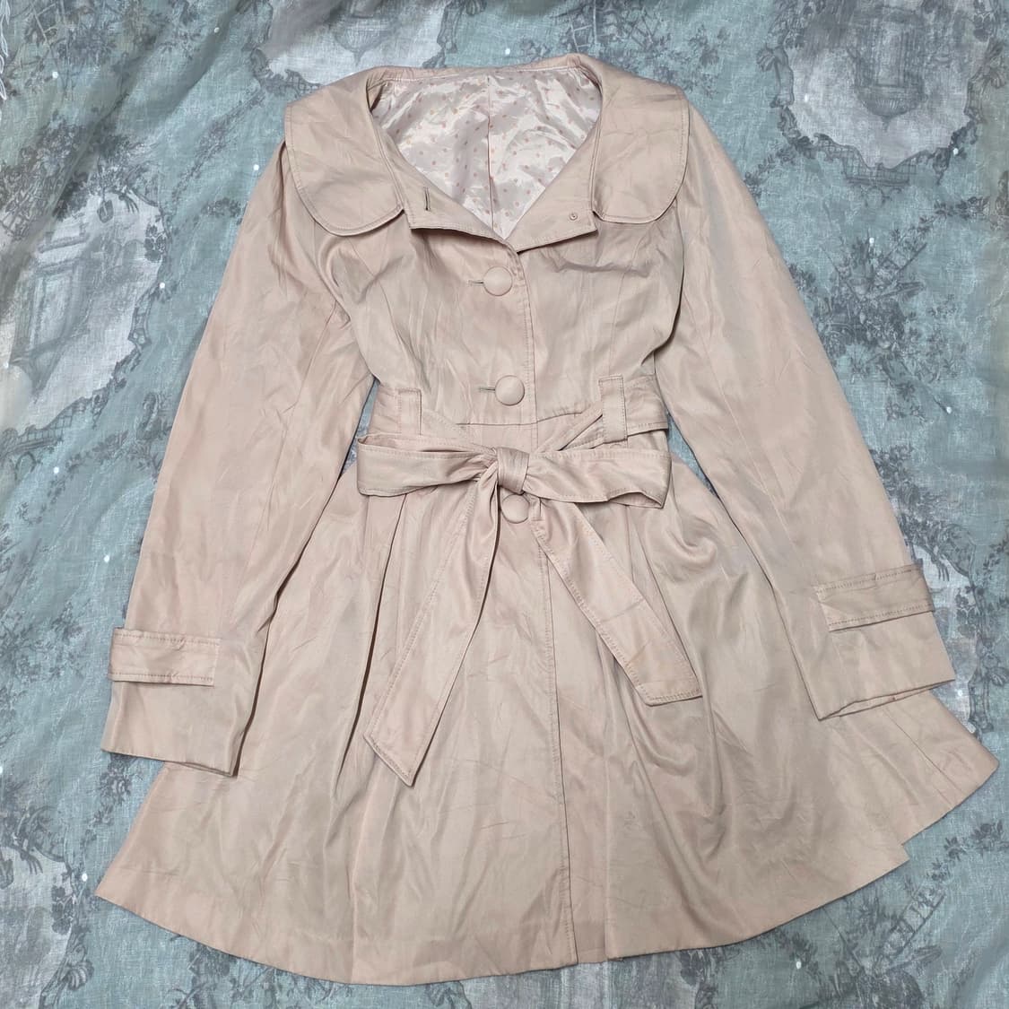 빈티지 라떼갸루 트렌치 코트 일브 리즈리사 히메갸루
엑시즈팜 상품이미지1