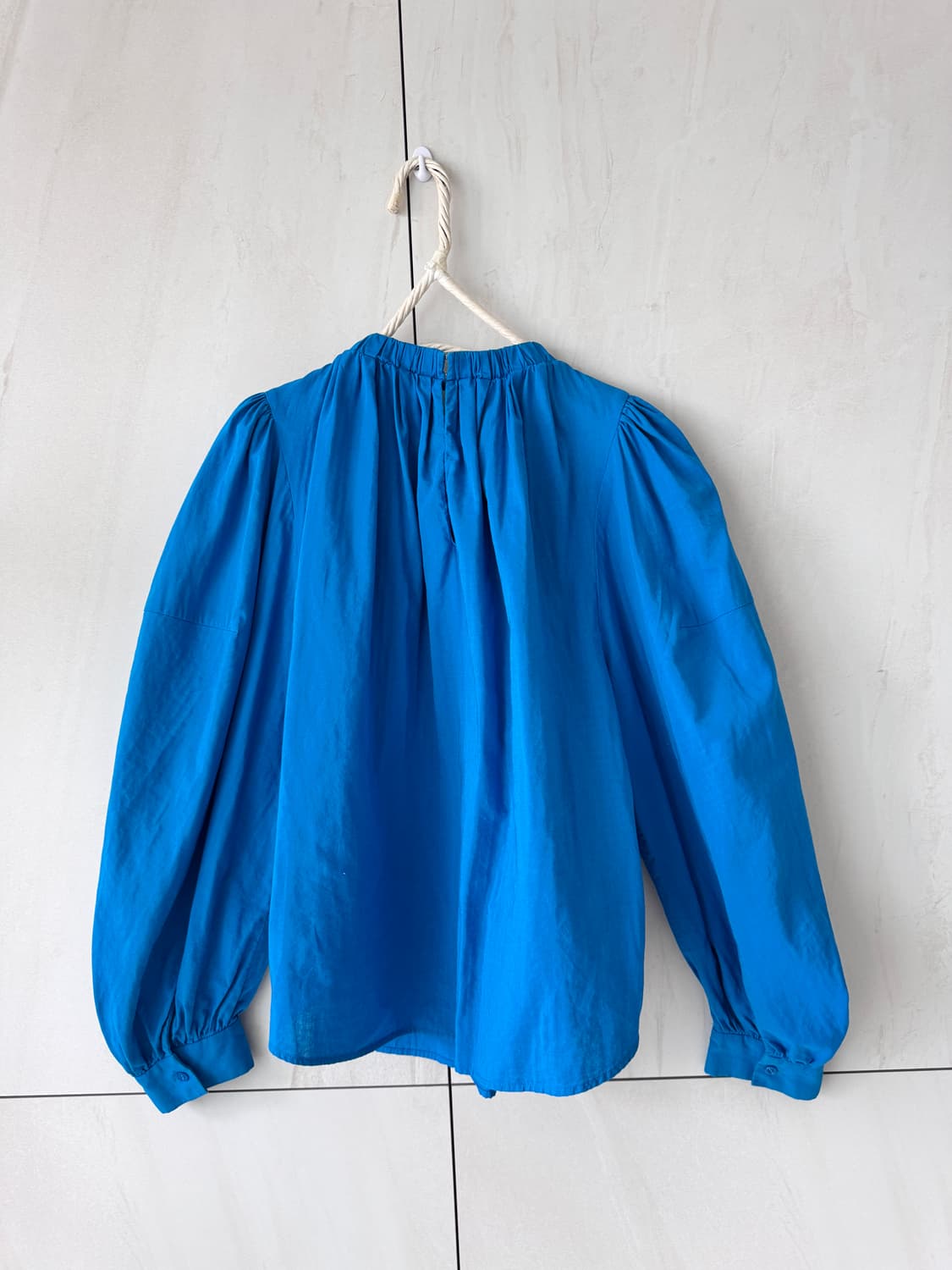 엔촐드 ENFOLD 블루 셔링 블라우스 38(55사이즈) 상품이미지8