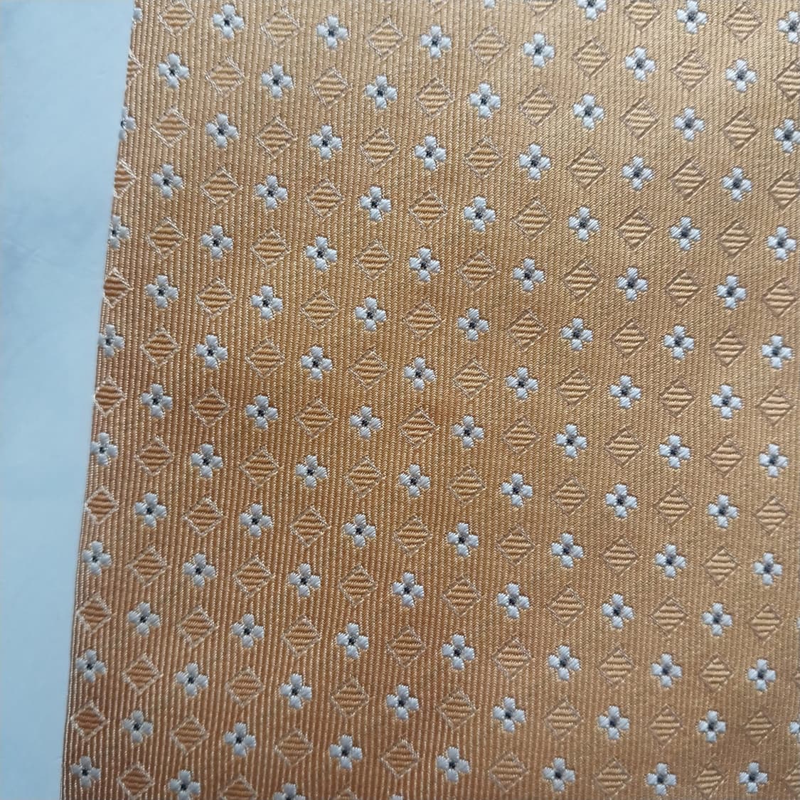 샤를주르당 실크 옐로우 플라워 자수 넥타이 9.5cm A등급 K1433
 상품이미지9