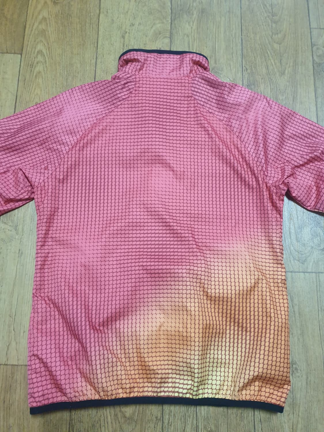 1148 데상트 바람막이 90 사이즈입니다 상품이미지5