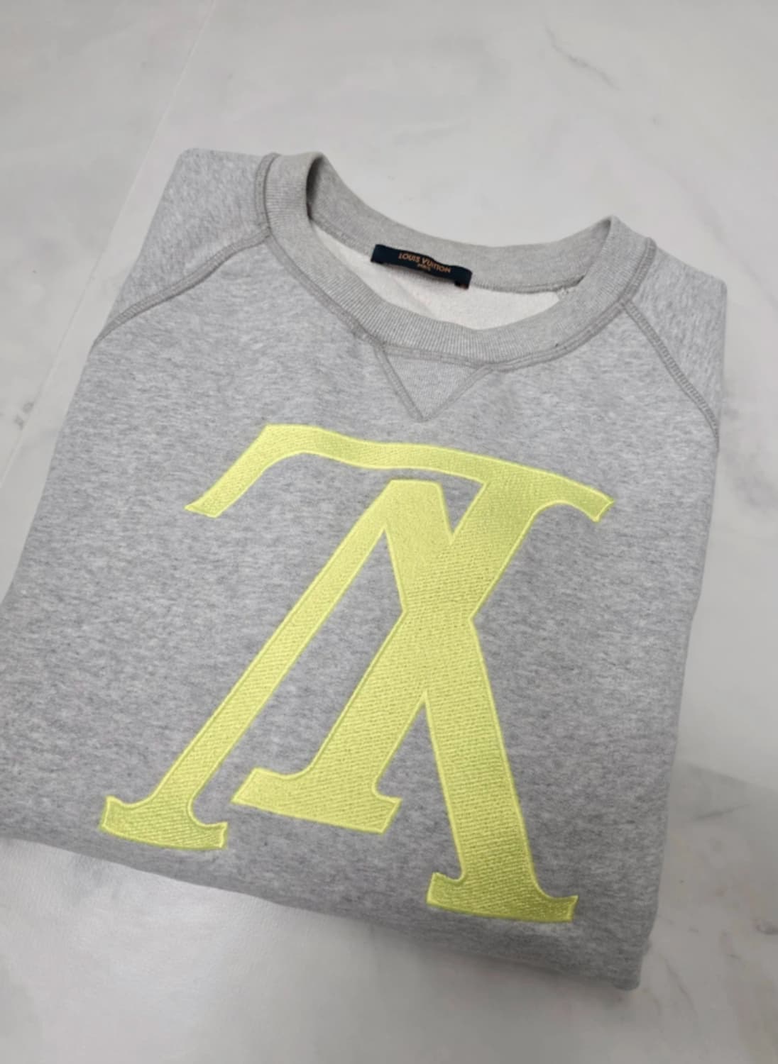 정품 루이비통 업사이드다운 형광 회색 맨투맨 100 상품이미지3